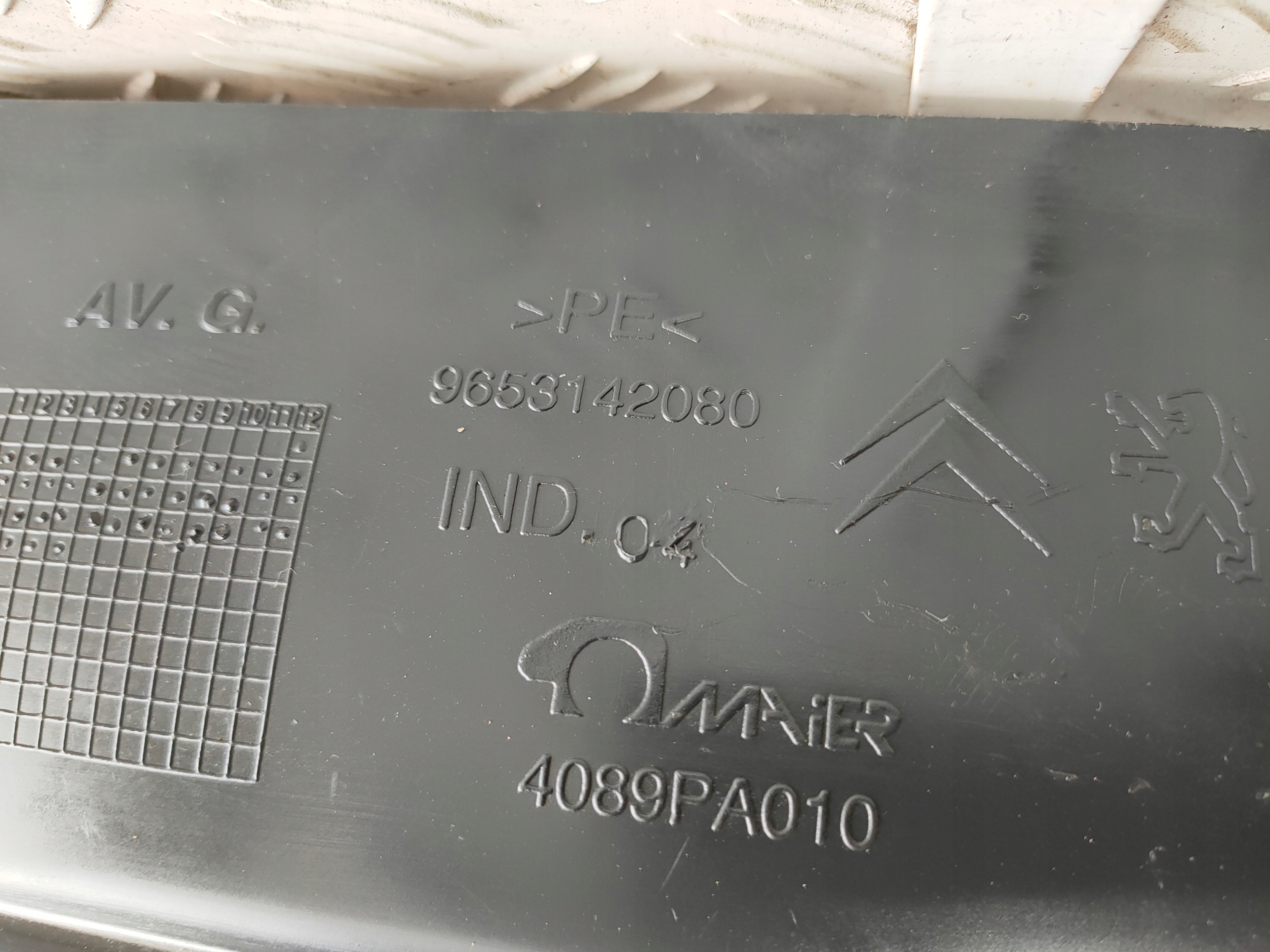 CITROEN C4 PICASSO 06-13 mudguard front left front 9653142080 OE