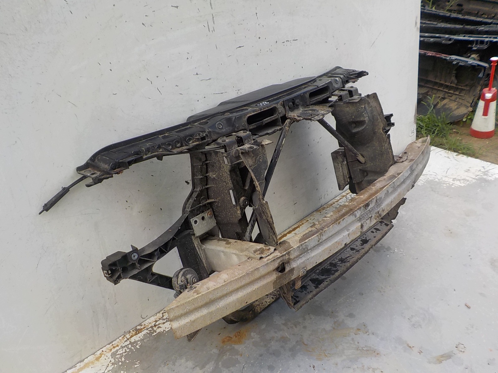 558 BMW X3 E83 support panel for radiators sider pillar iron