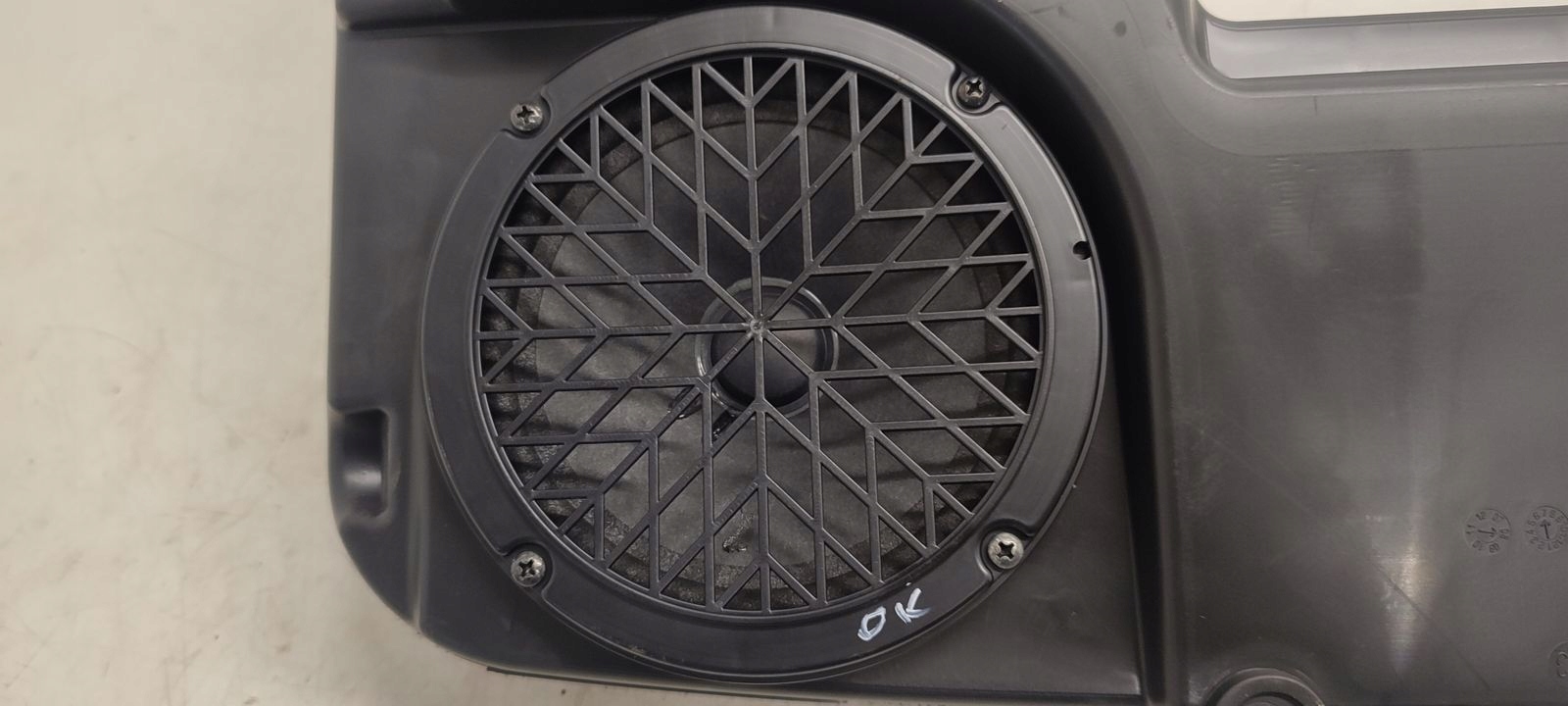speaker niskotonowy subwoofer Audi A4 B8