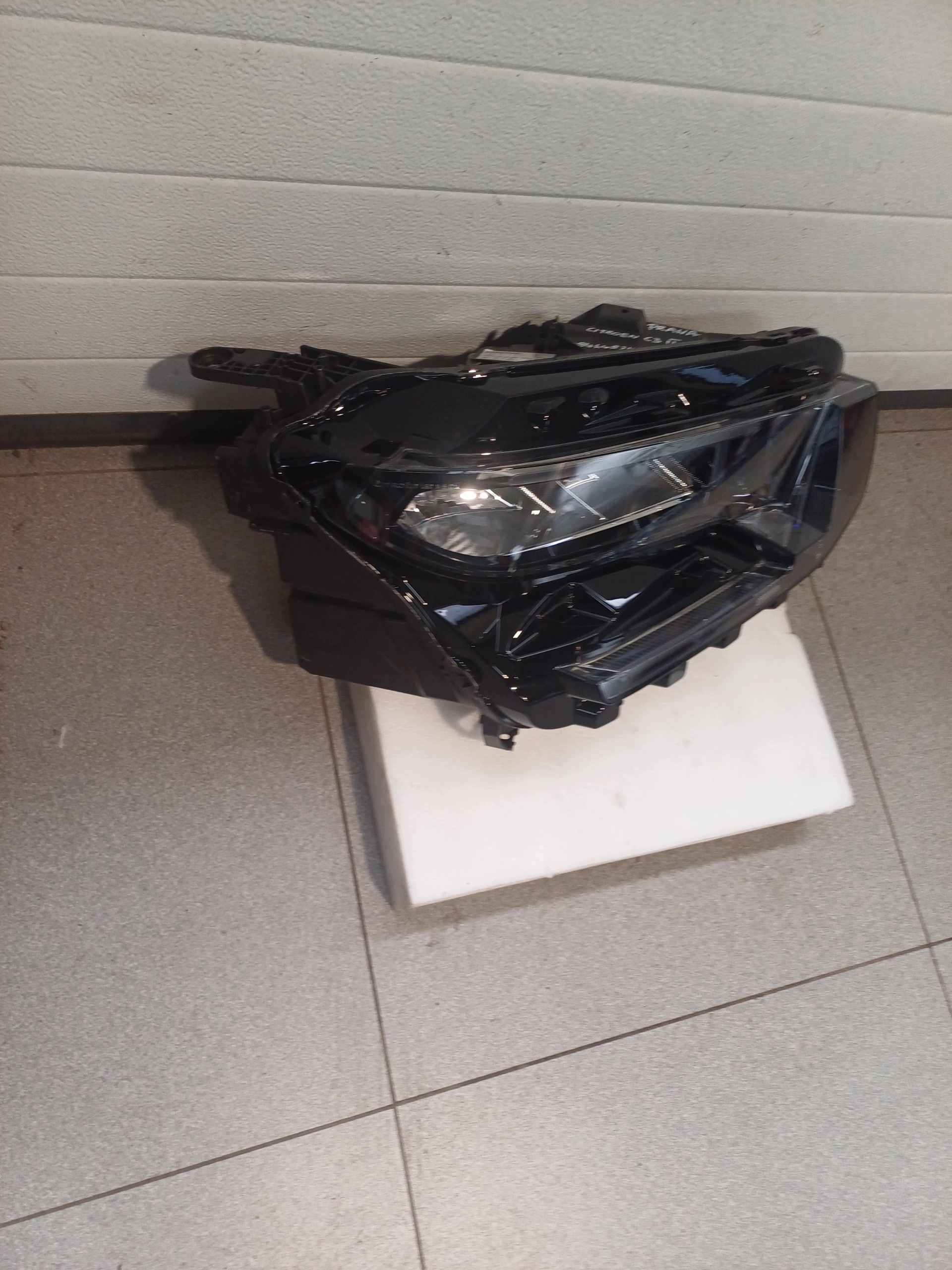 light right front front CITROEN C3 IV 9846482480
