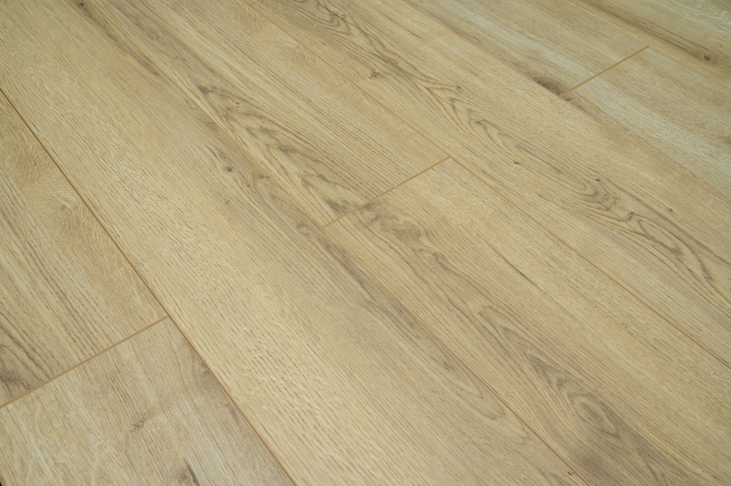 PANELE PODŁOGOWE KRONOTEX AMAZONE AC5 10MM V4-FUGA Szerokość produktu 15.7 cm