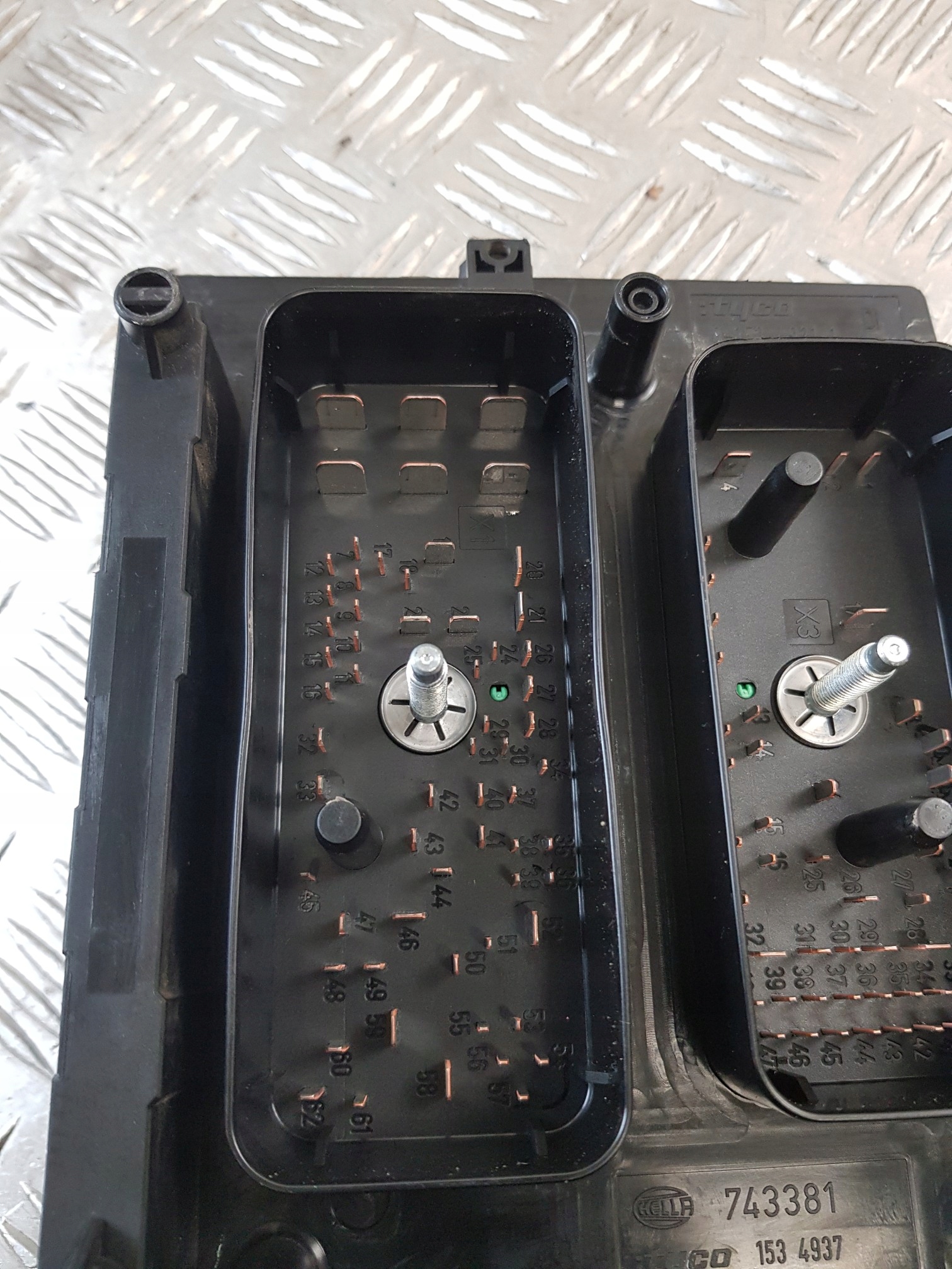 Module fusibles 13206748 OPEL ASTRA H 1.9D 07R