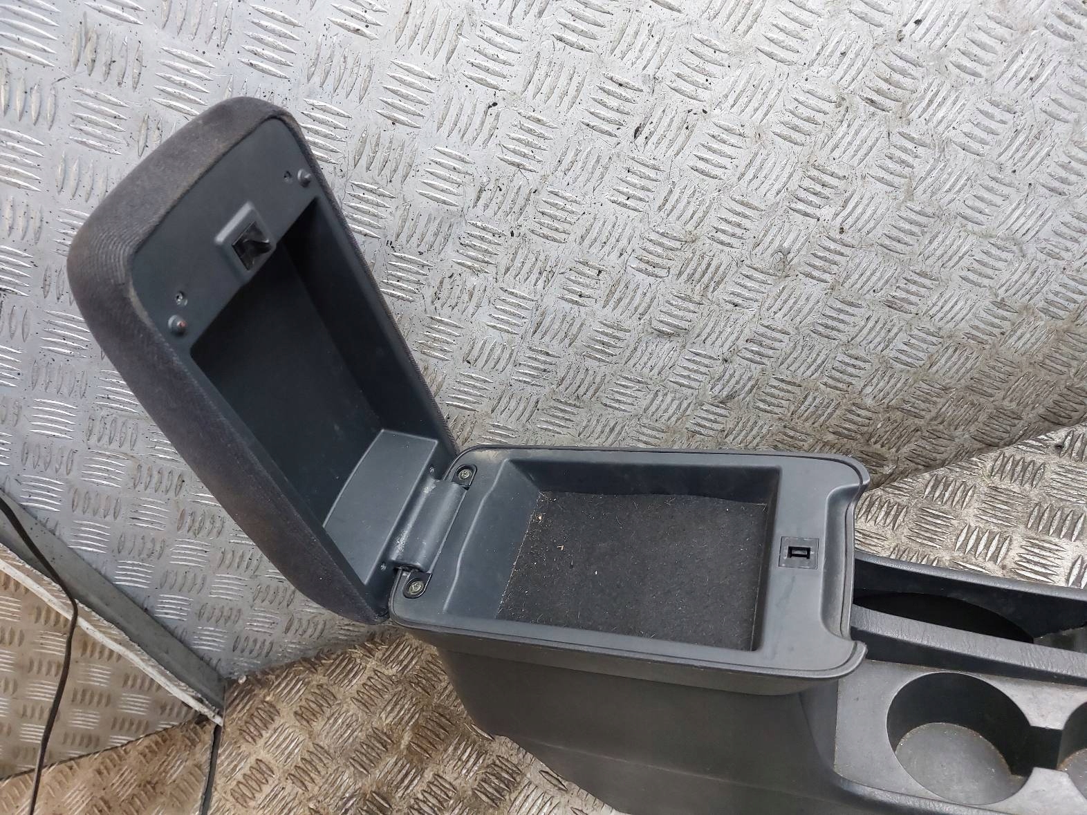 TUNEL central armrest TOYOTA COROLLA E12 HB 3D