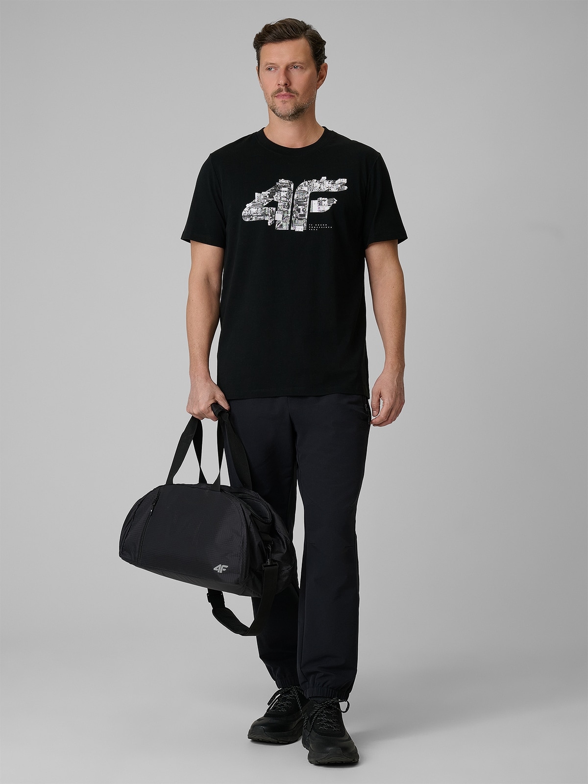 4F Pánské Jogger Kalhoty Černé Regular Se Zipy