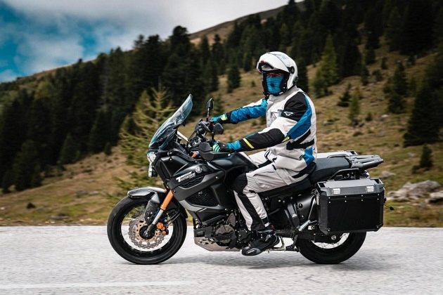 Cienki interkom motocyklowy 2-pak INTERPHONE U-COM Typ mikrofonu hybrydowy integralny