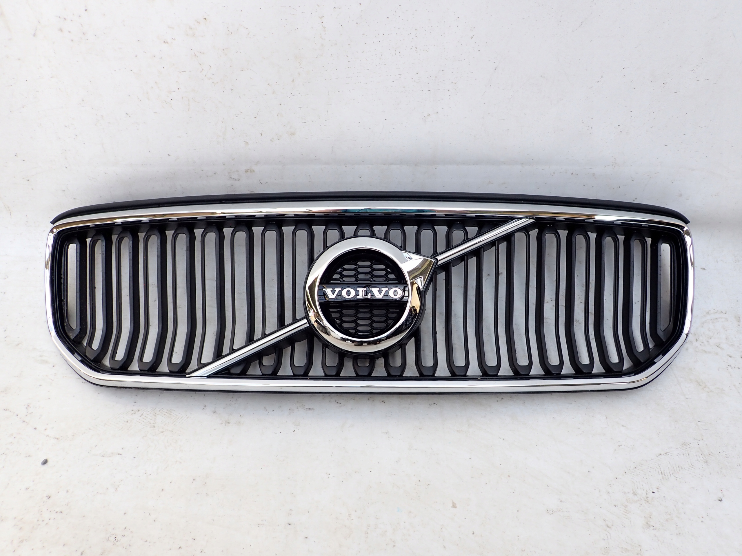 VOLVO XC40 17- grill grille radiator 31457345