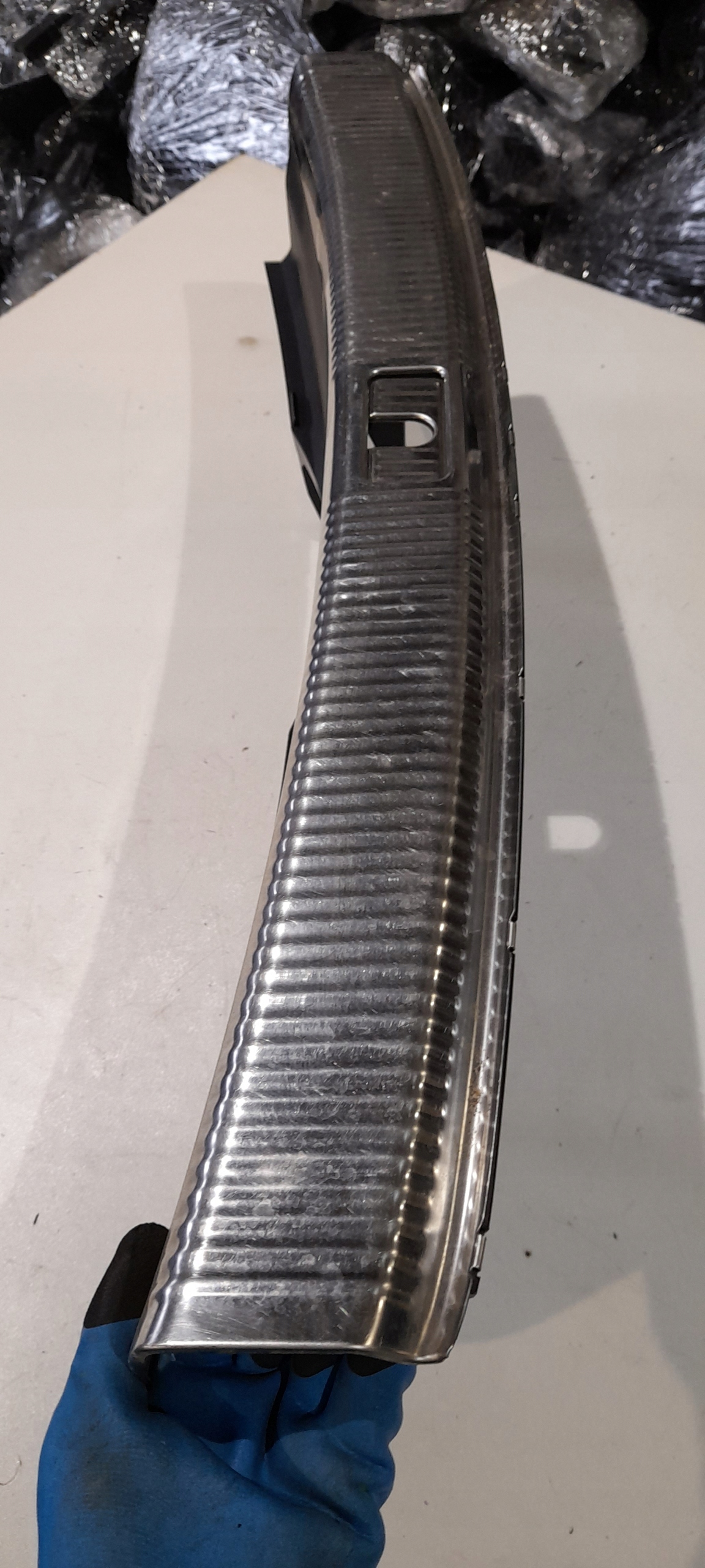 AUDI A5 SPORTBACK cover of the threshold boot 8T8864513