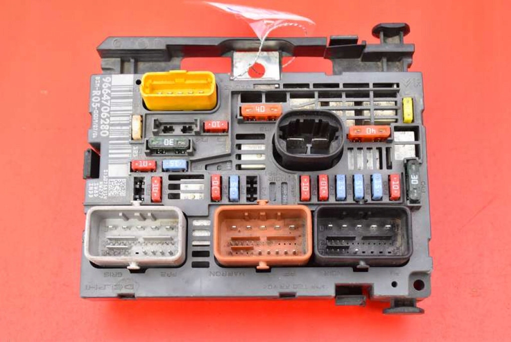 SKRZYNKA BEZPIECZNIKÓW BSM 9664706280 PEUGEOT 308 1 I 1.4 VTi 08R