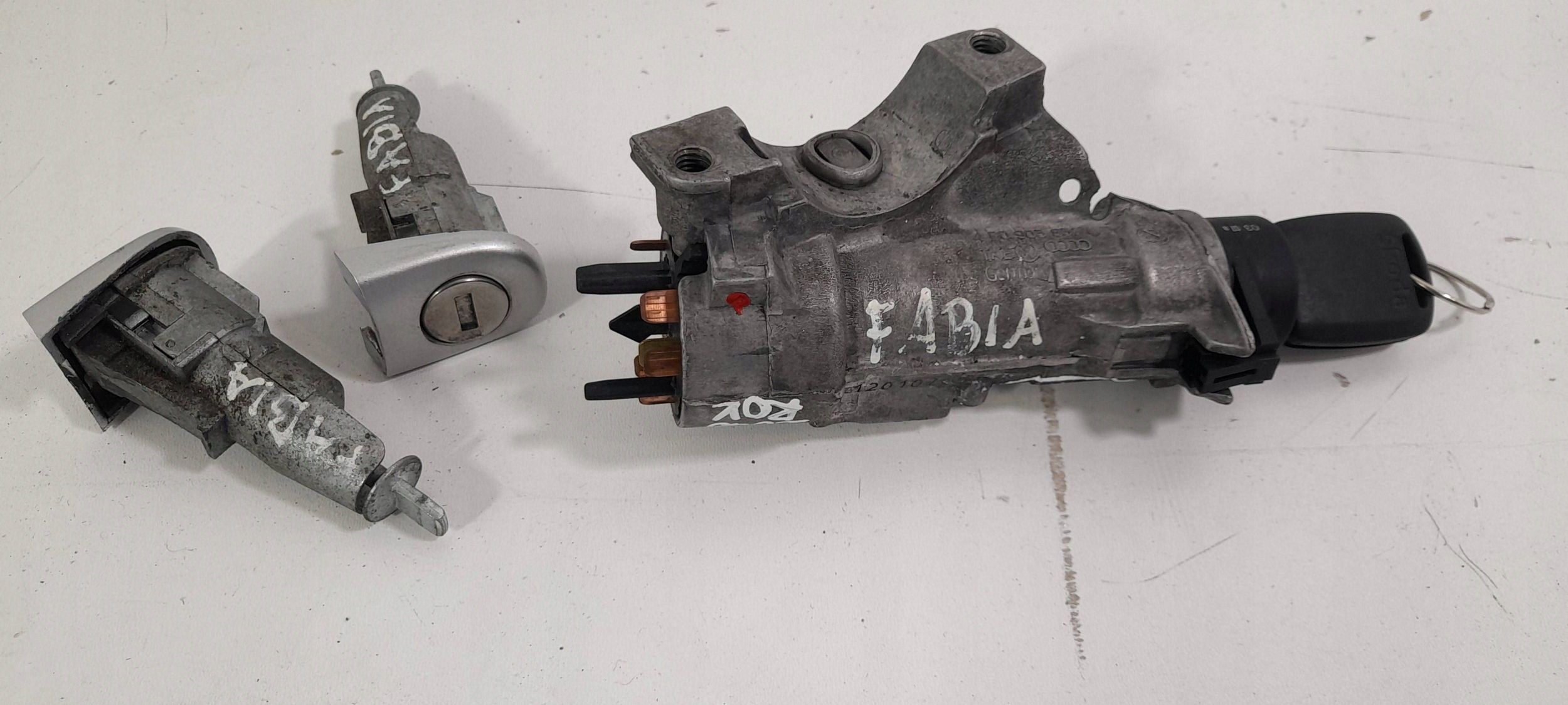 Skoda Fabia MK2 e Altro/e VAG Accensione 2xZamki 4B0905851C (S101)