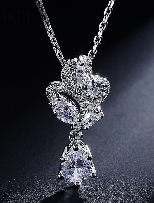 EKSKLUZYWNY NASZYJNIK, DIAMENTOWE CYRKONIE, PIĘKNY Marka TOTU