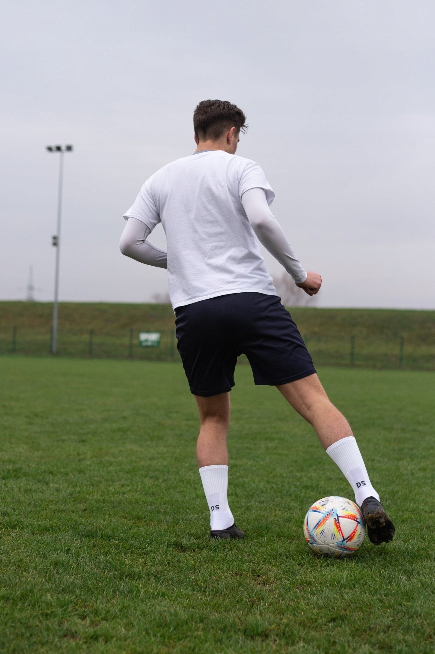 SKARPETY ANTYPOŚLIZGOWE BIAŁE r.42-45 PIŁKARSKIE DSEREK SPORTOWE GETRY Rozmiar 42-45