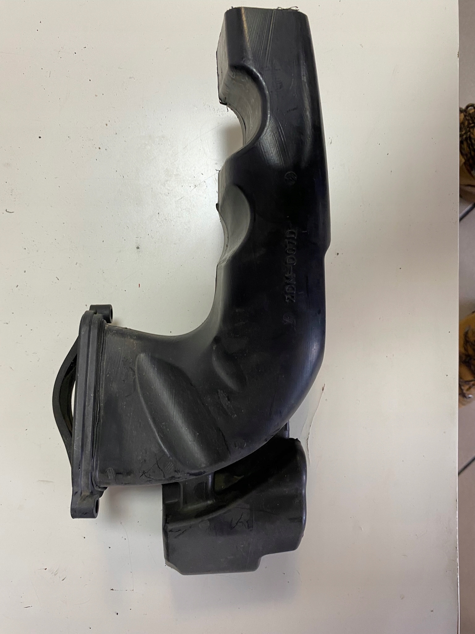 DUCATI DIAVEL WLOT POWIETRZA LEWY PRAWY 44212291B 44212281B