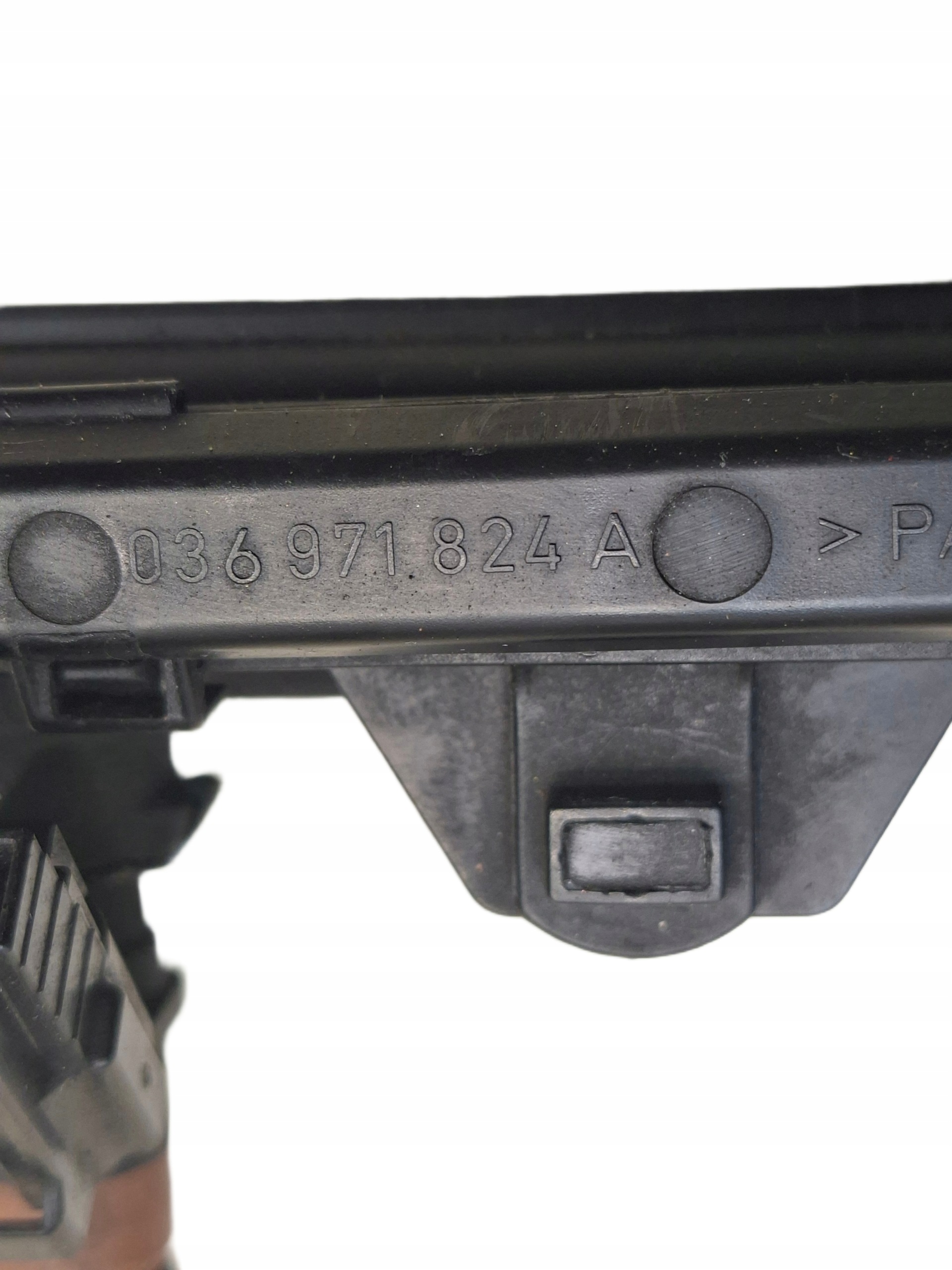 Rampe injection SKODA FABIA et 1.4 16V 036133320