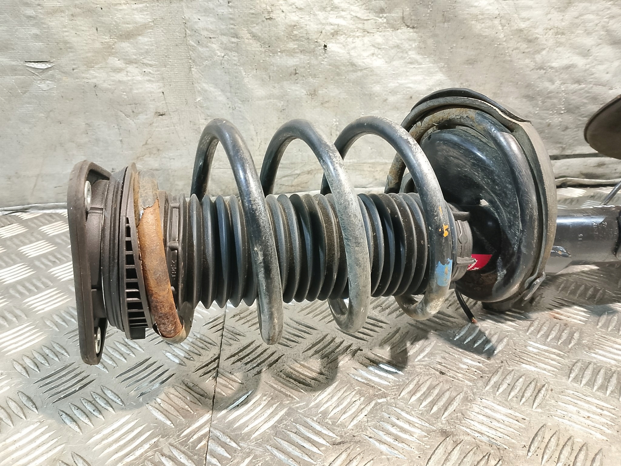 McPherson left shock absorber + spring + swing FORD FOCUS MK3 1.6 TDCI