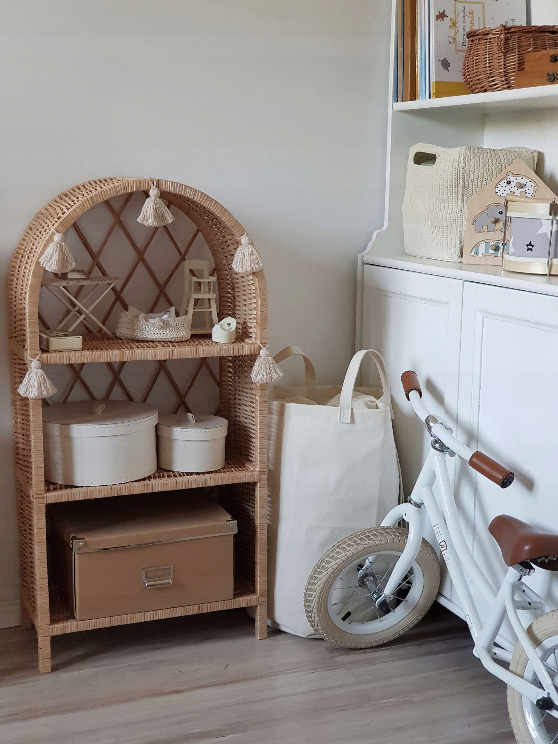 ETAŻERKA WIKLINOWA REGAŁ SZAFKA NATURALNA Marka Little Dreams
