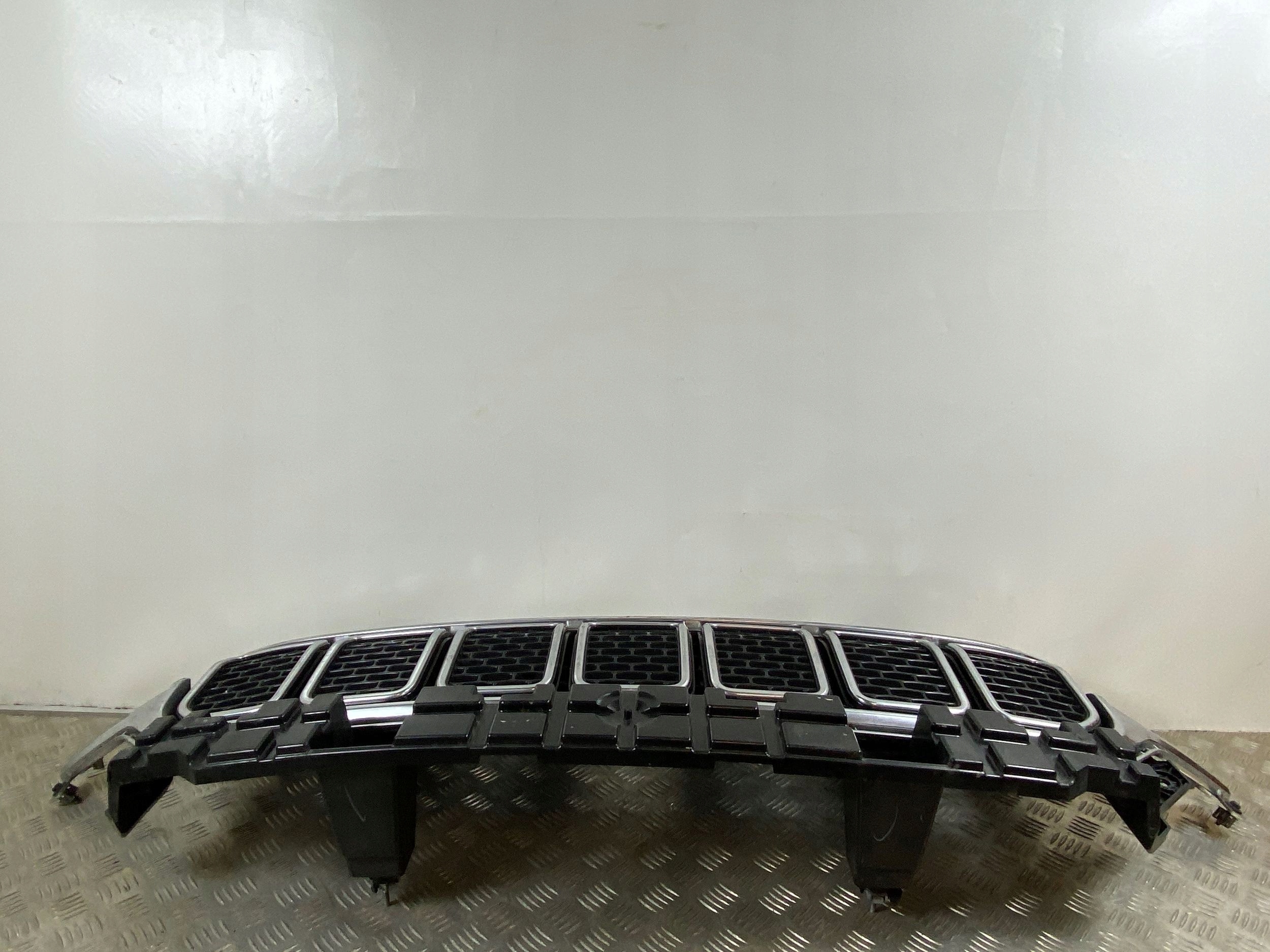 2022 Grand WAGONEER решетка радиатора) 6UG24TRMAC