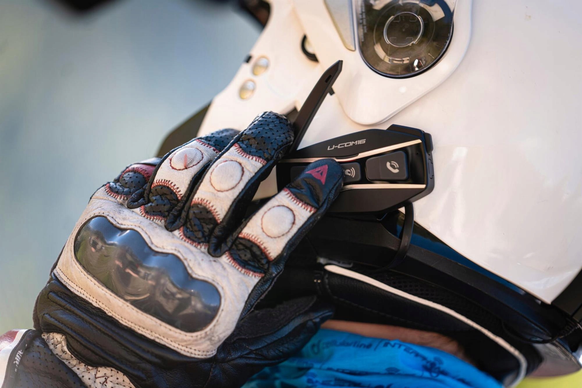 Interphone U-COM 16 Avant Interkom motocyklowy Czas ładowania 3 h