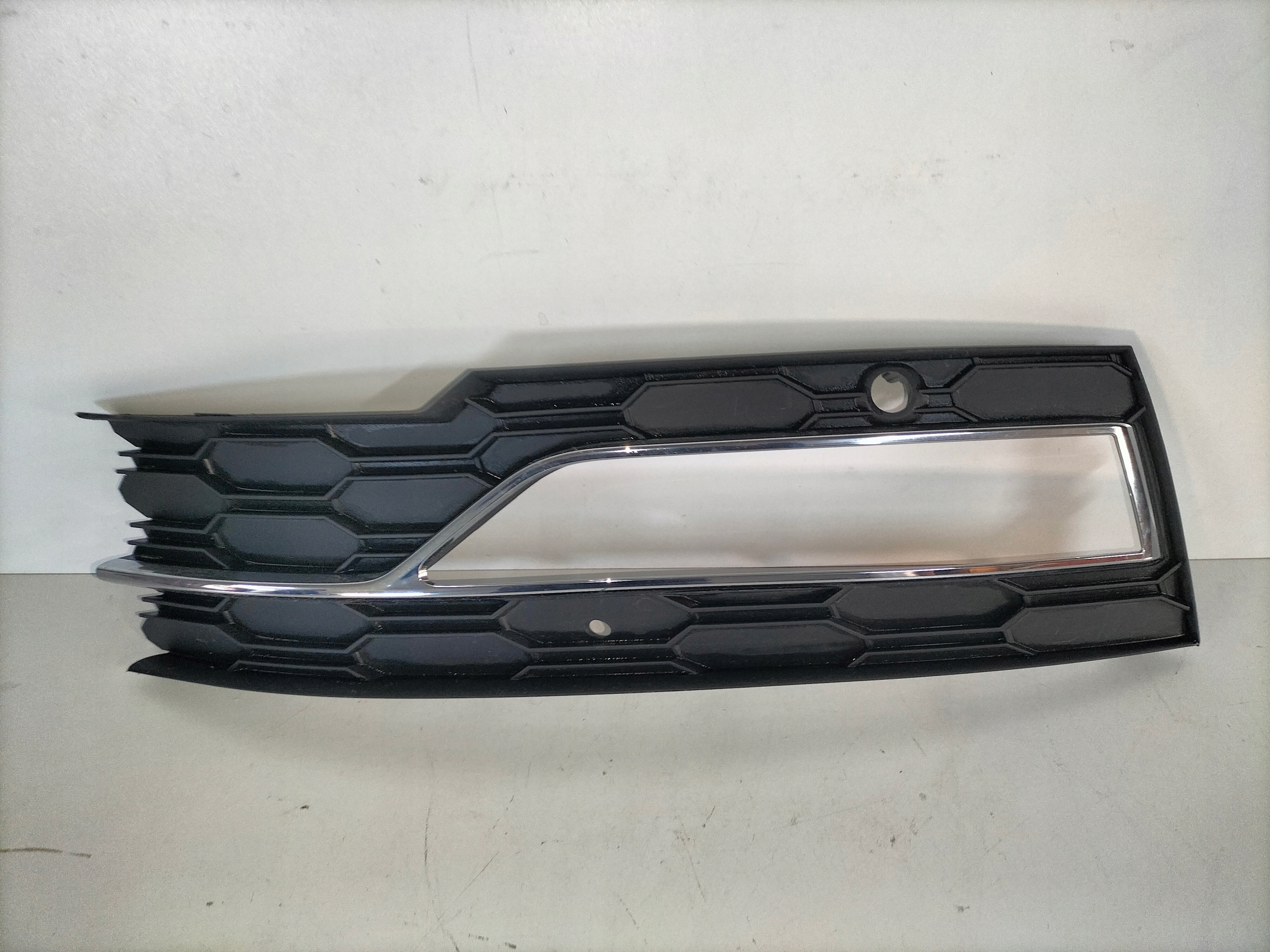 grille grid of a bumper left SKODA OCTAVIA 4 IV 19