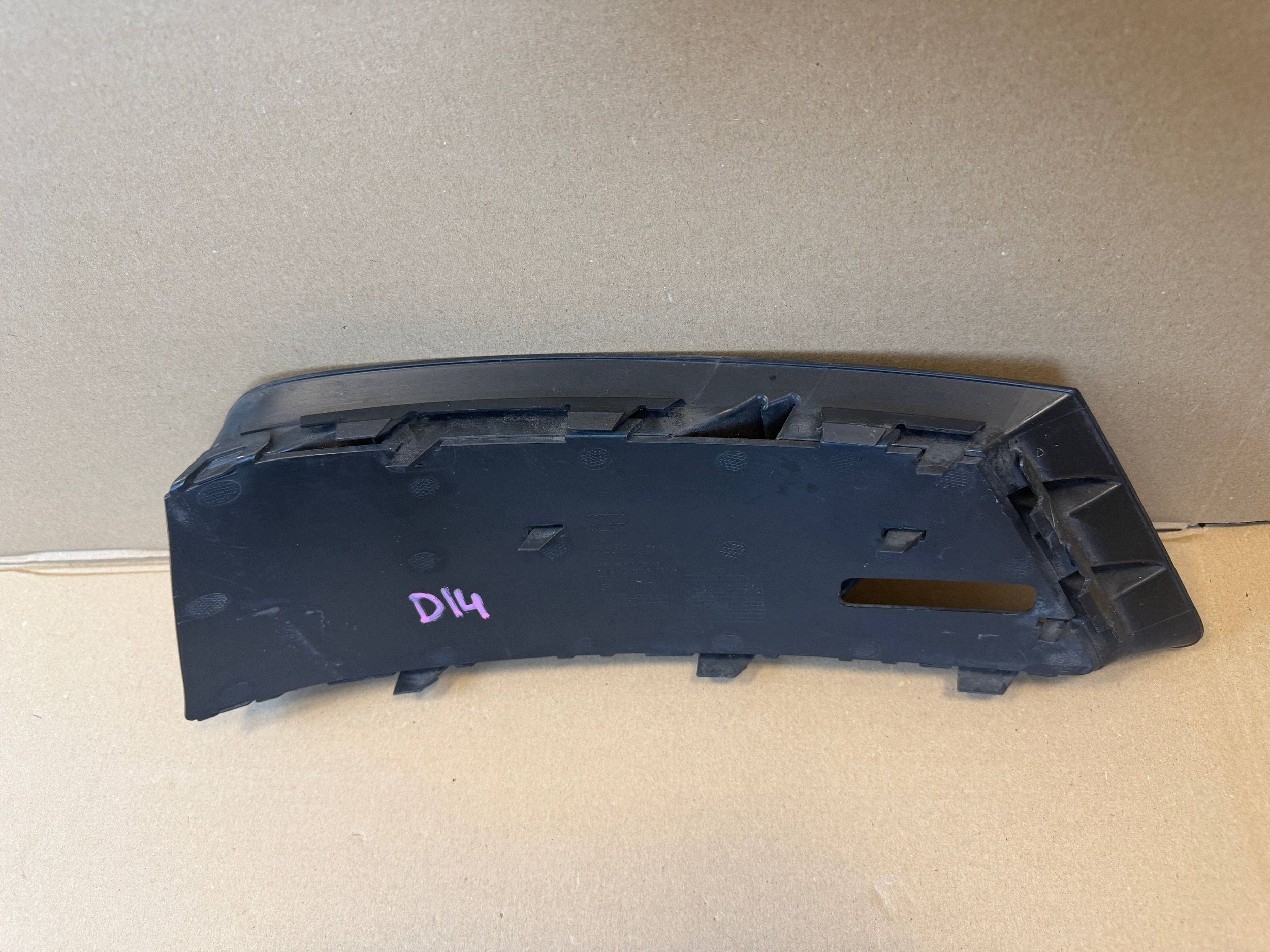 AUDI A4 B9 16R grid of a bumper left front 8W0807681R