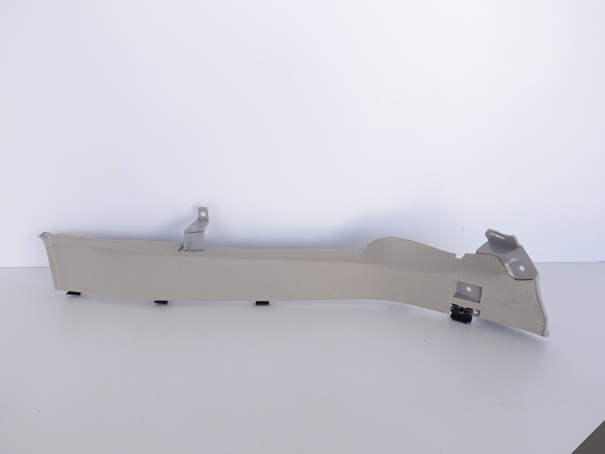 A2186901825 - MERCEDES CLS W218 крышка стойки правая нижняя задняя