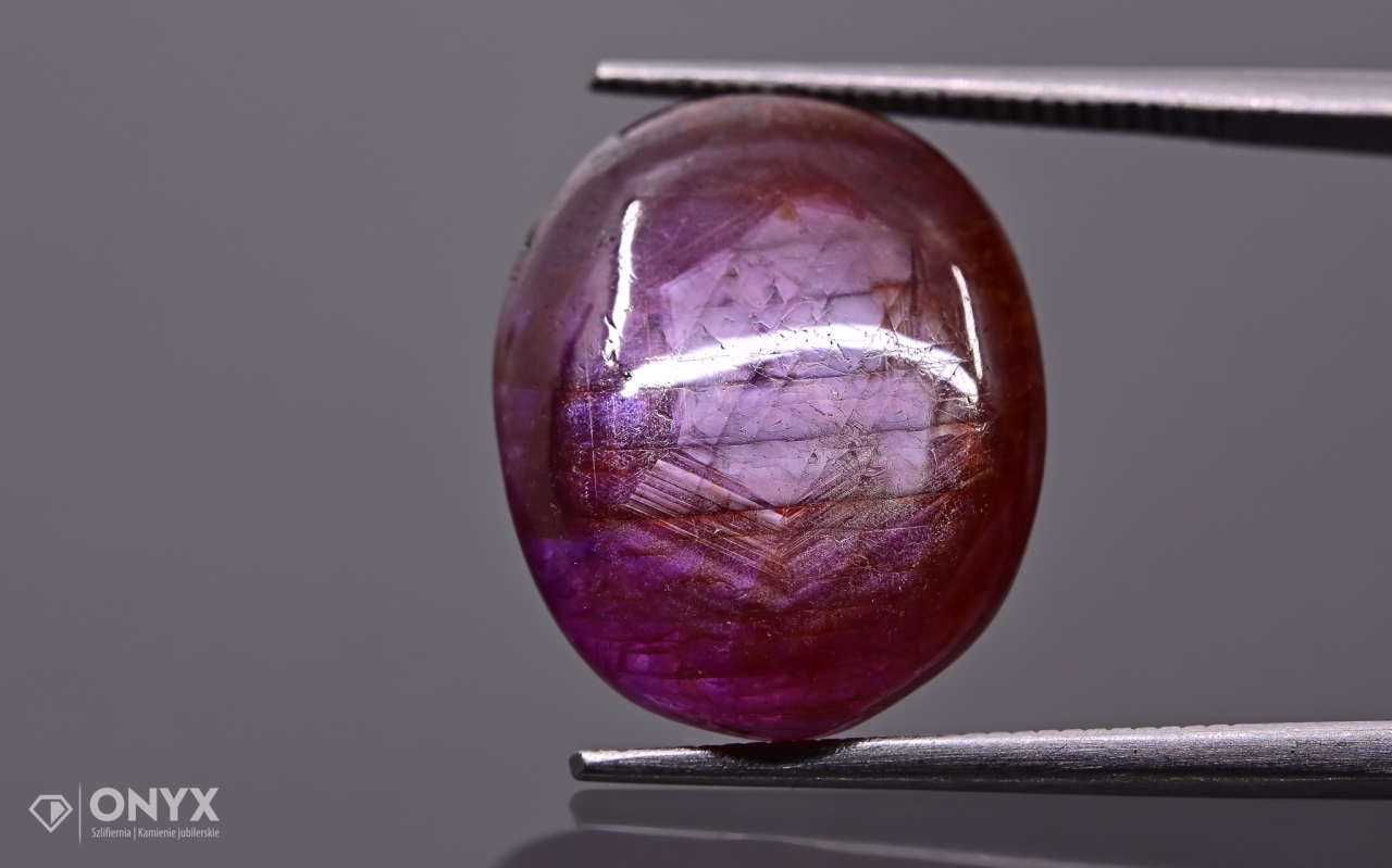 Rubín konvexní nepravidelná dlažba 17x14 mm