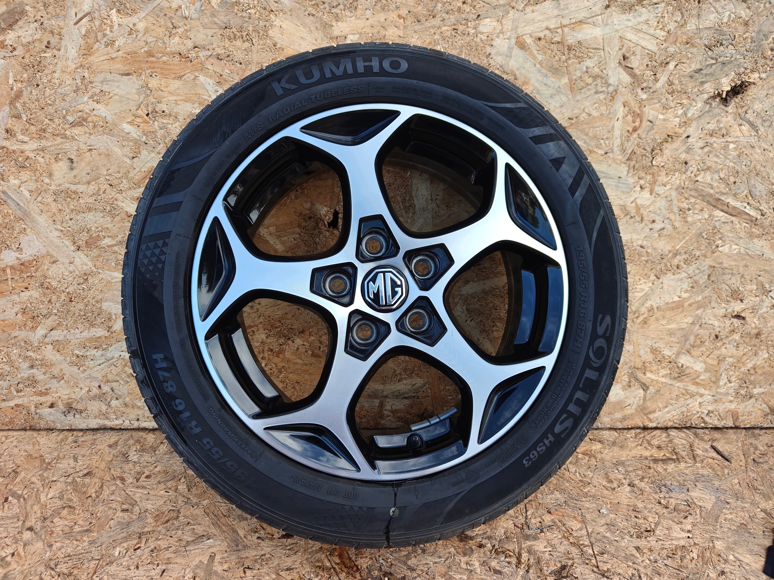 kola disky MG ZS KUMHO SOLUS HS63 195 55 16 7Jx16 ET40 11136372 2024 rok