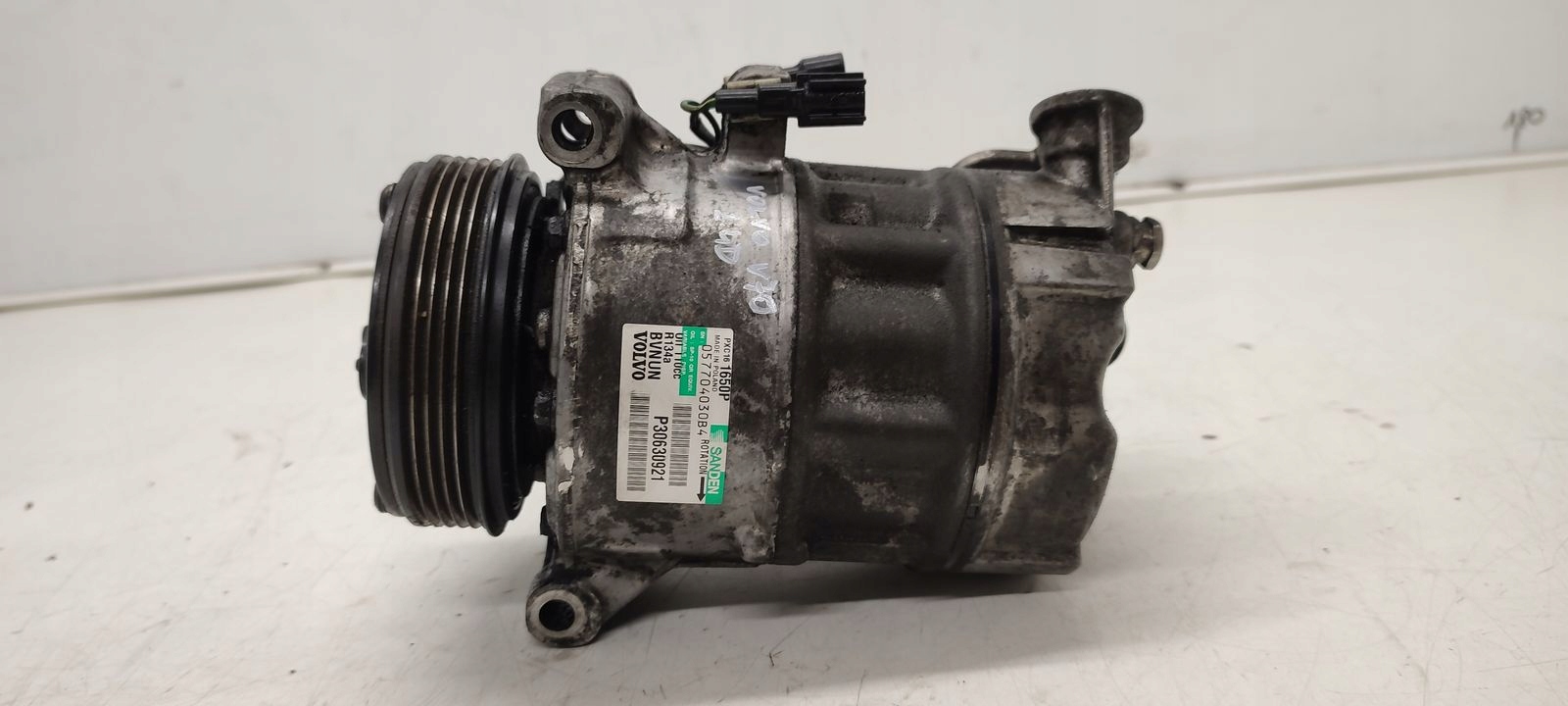 compressor of the air conditioning compressor; Volvo V70 2,4D