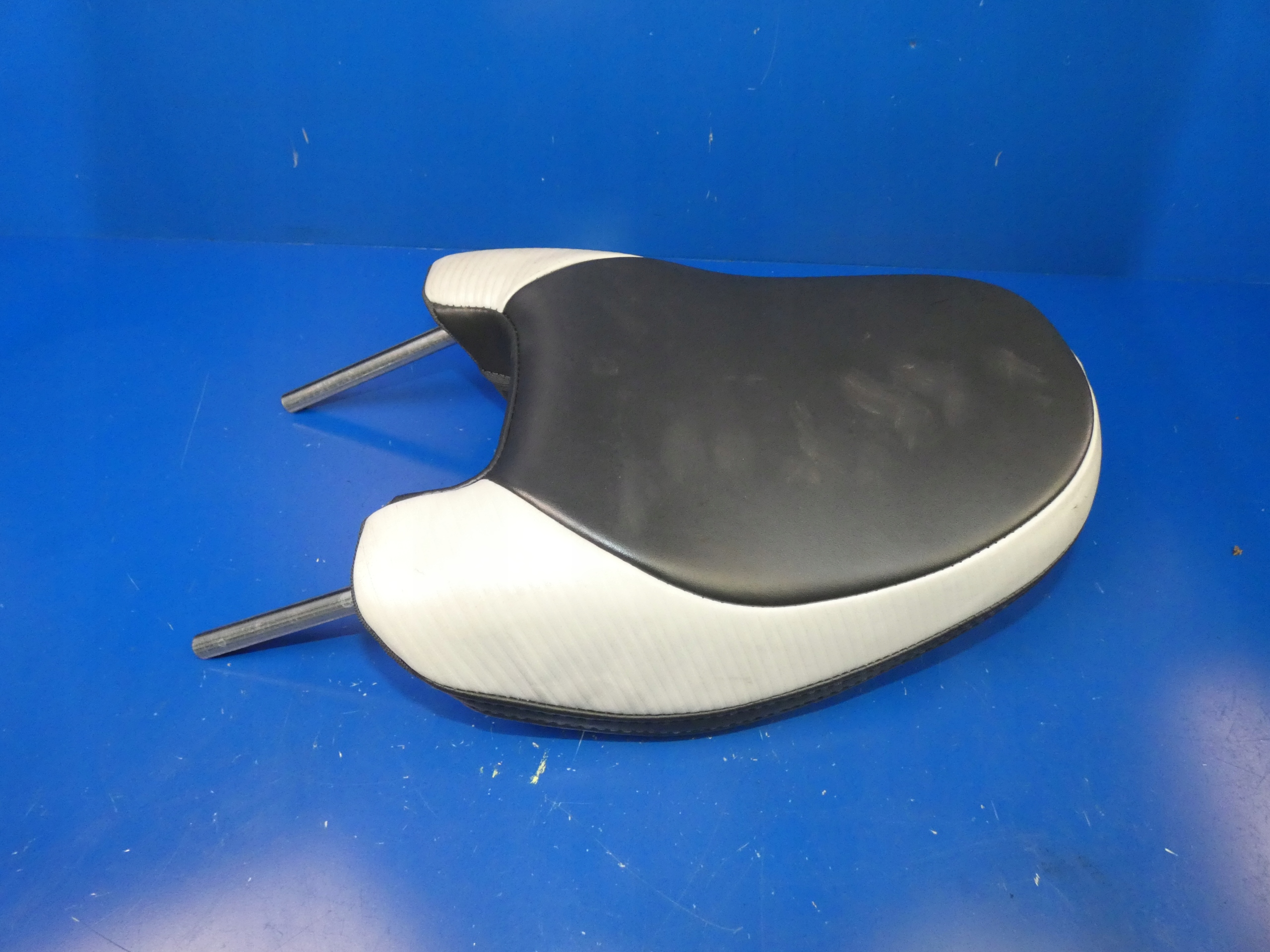 V70 III S80 II Xc70 ПІДГОЛОВНИК СИДІННЯ ПЕРЕД