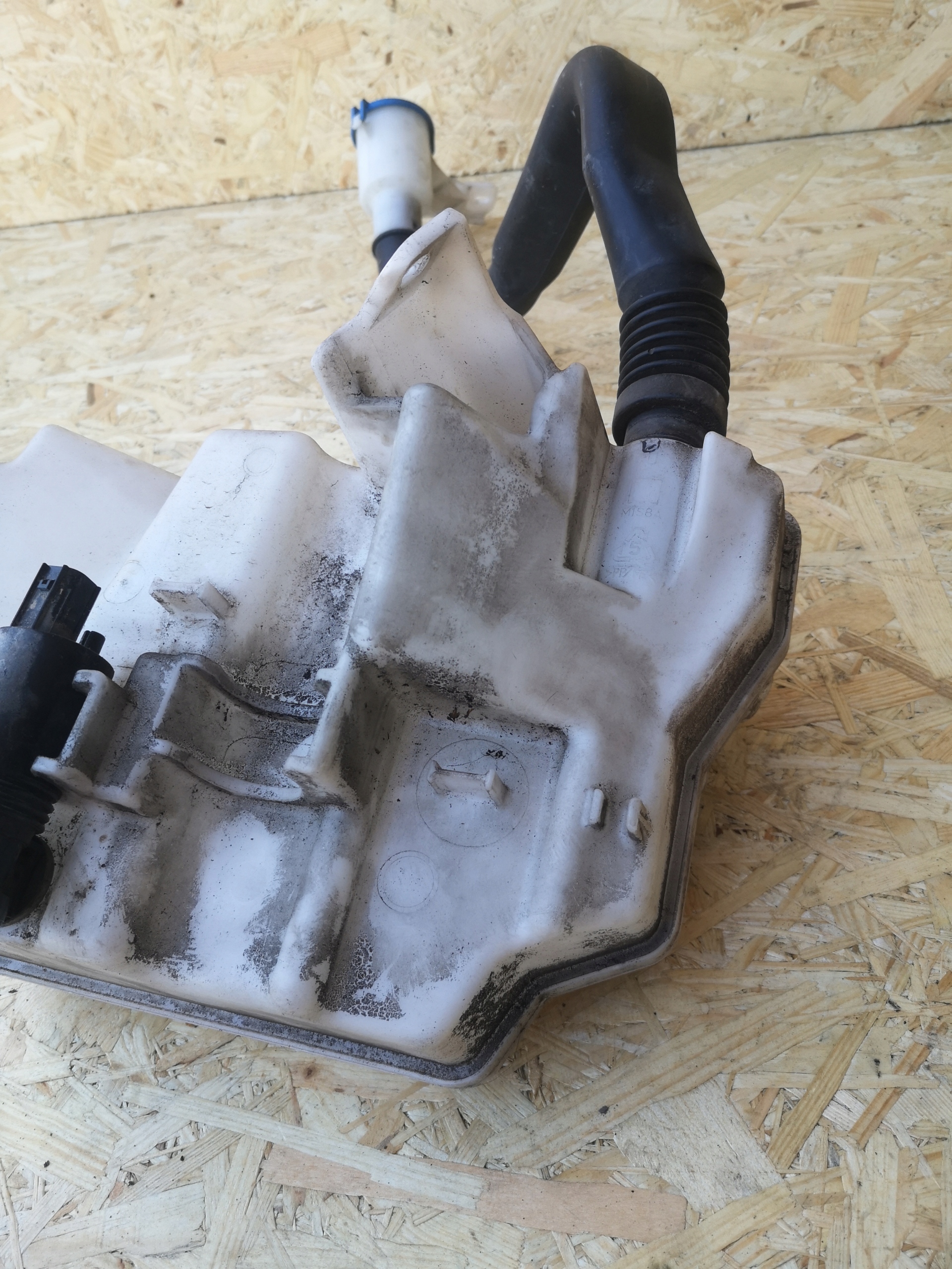 Range Rover Evoque L538 бачок омывателя насос