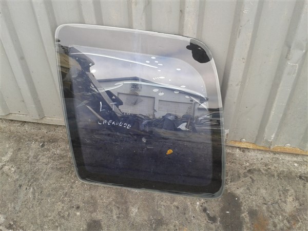 ЗАДНЄ ЛІВЕ СКЛО JEEP CHEROKEE KJ III