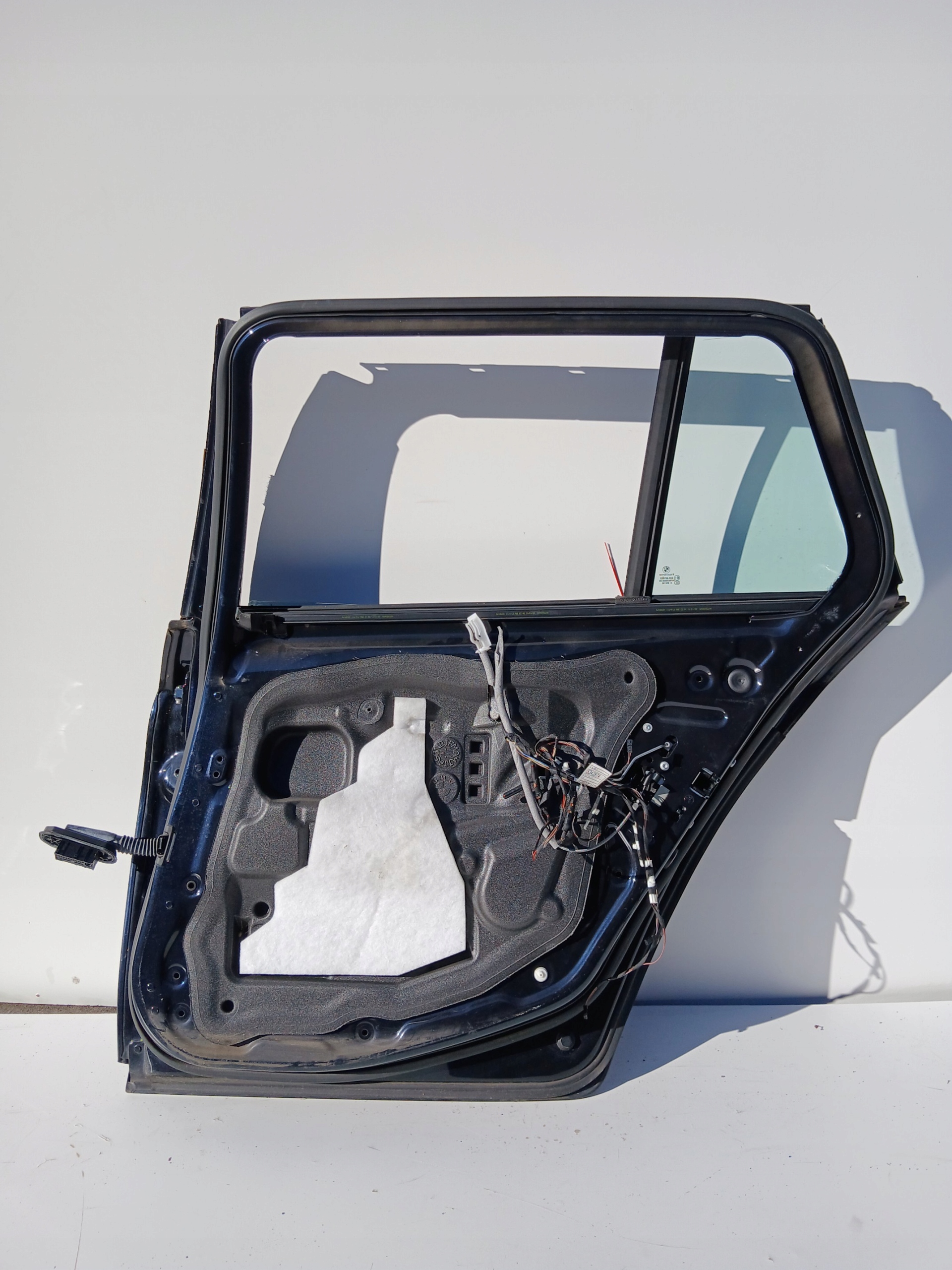 door right rear. BMW F11 CARBONSCHWARZ