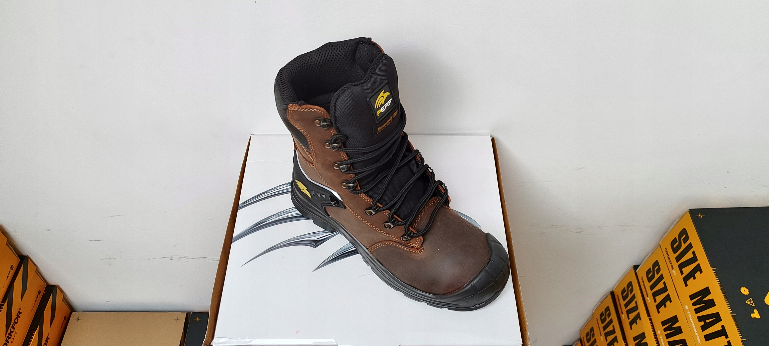 BUTY ROBOCZE BHP PERF RANGER SKÓRA S3 ROZ.44 Kod producenta PB1C