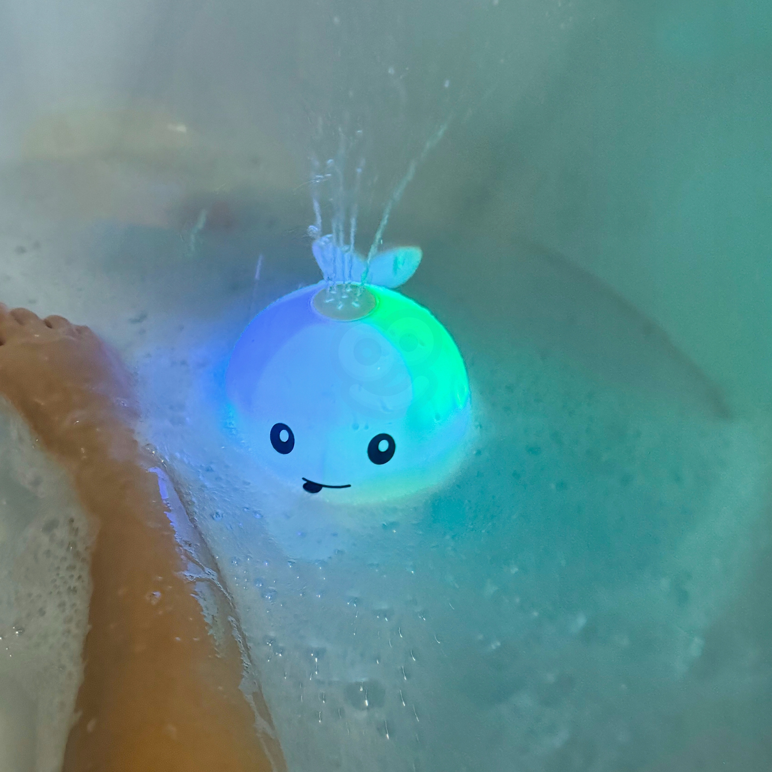 WIELORYBEK FONTANNA DO KĄPIELI ŚWIECĄCY ZABAWKA DO WANNY BIAŁY WOOPIE Marka Woopie