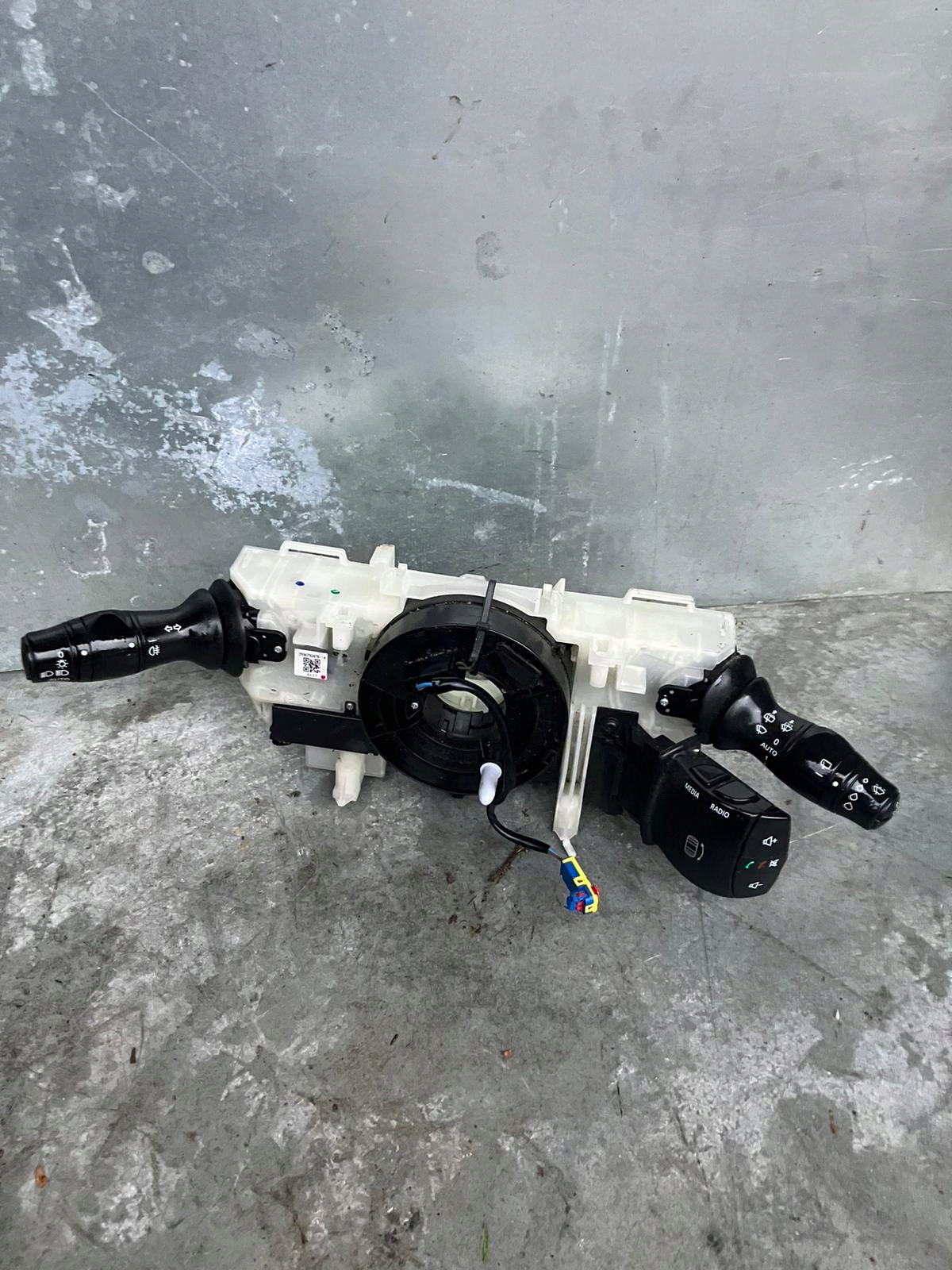 steering wheel levers and controls ring airbag ZOE 255673247R