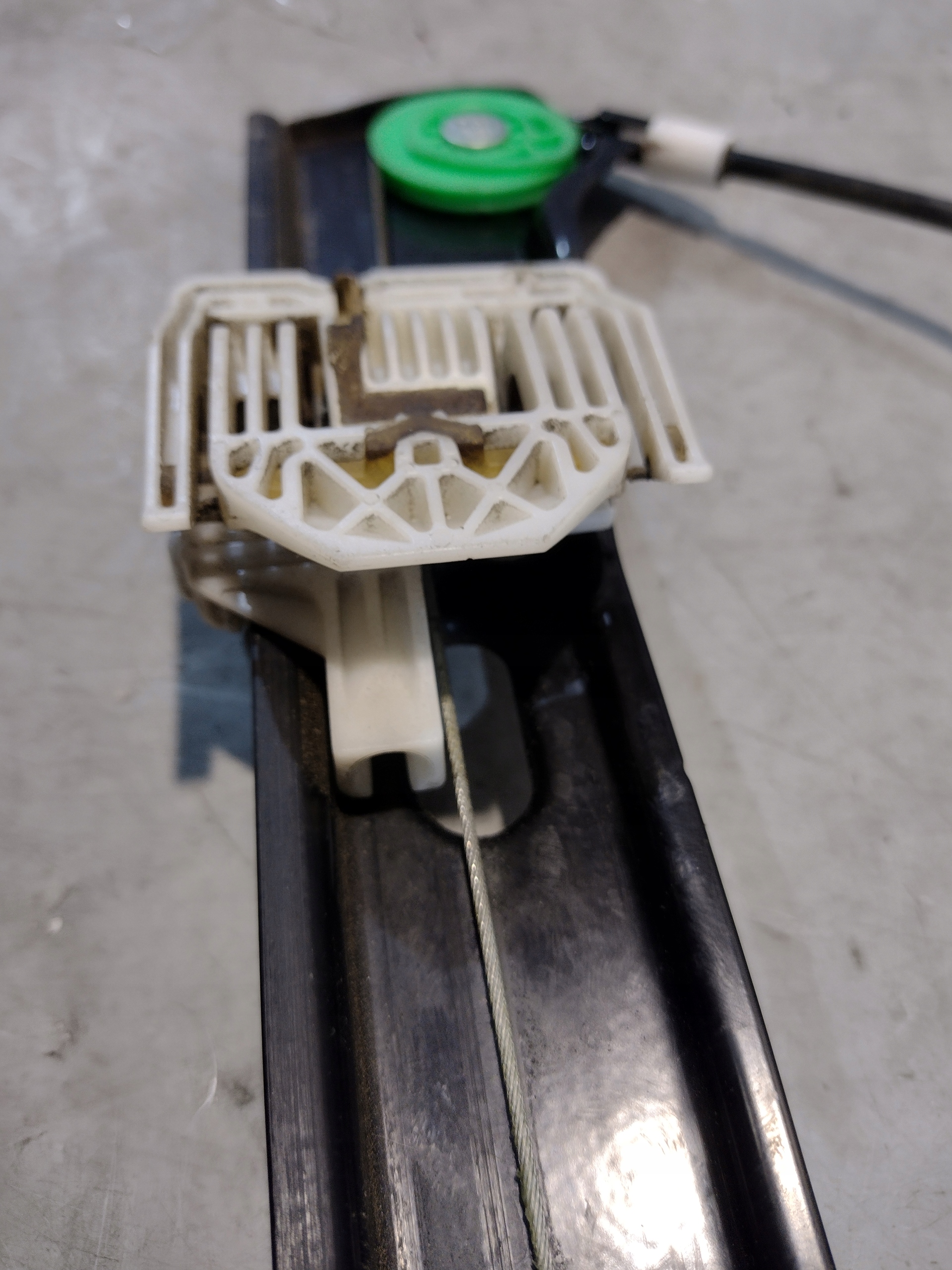window regulator left front BMW E90 7060265S