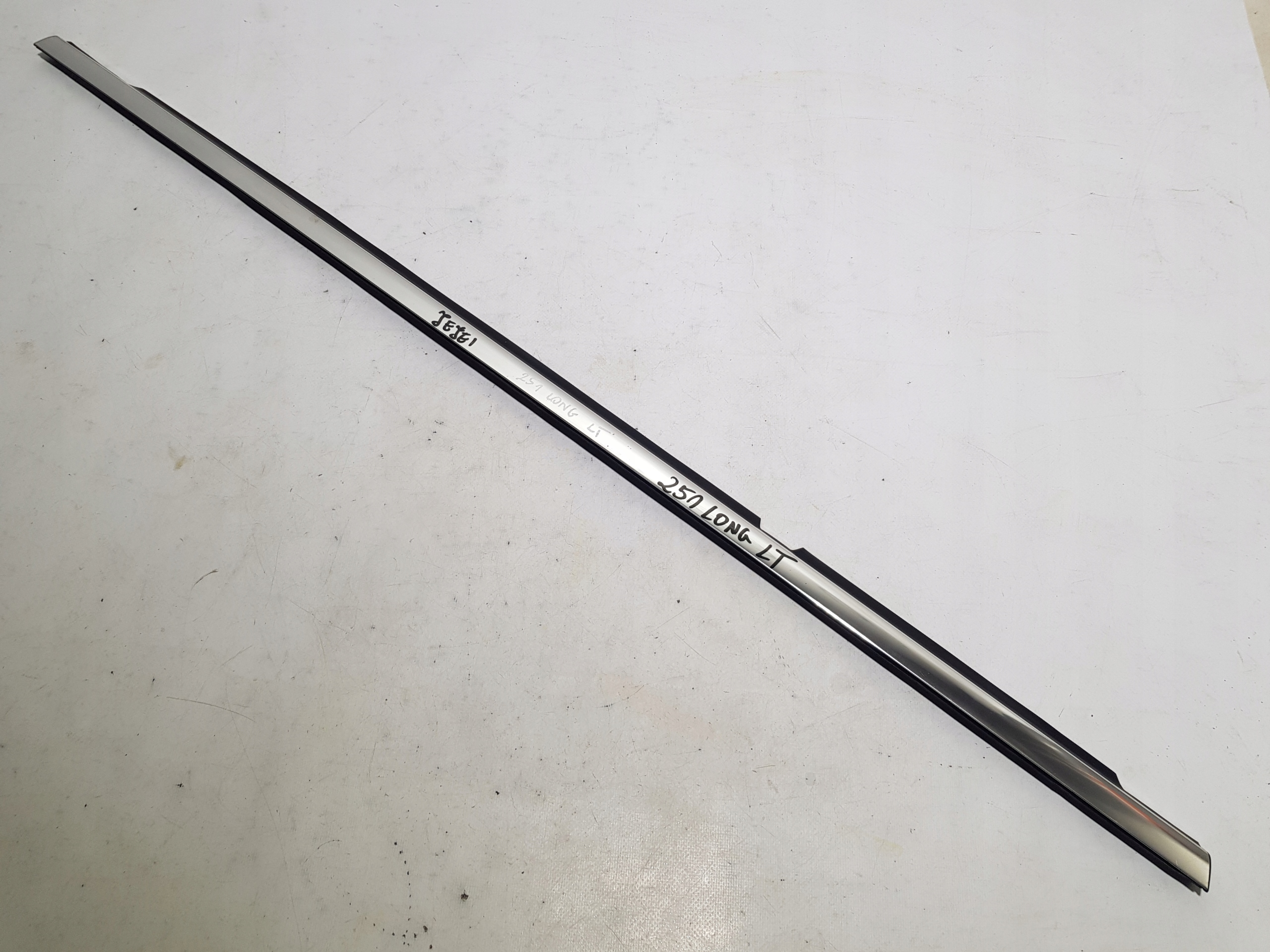moulding door left rear part dust CHROM MERCEDES W251 LONG