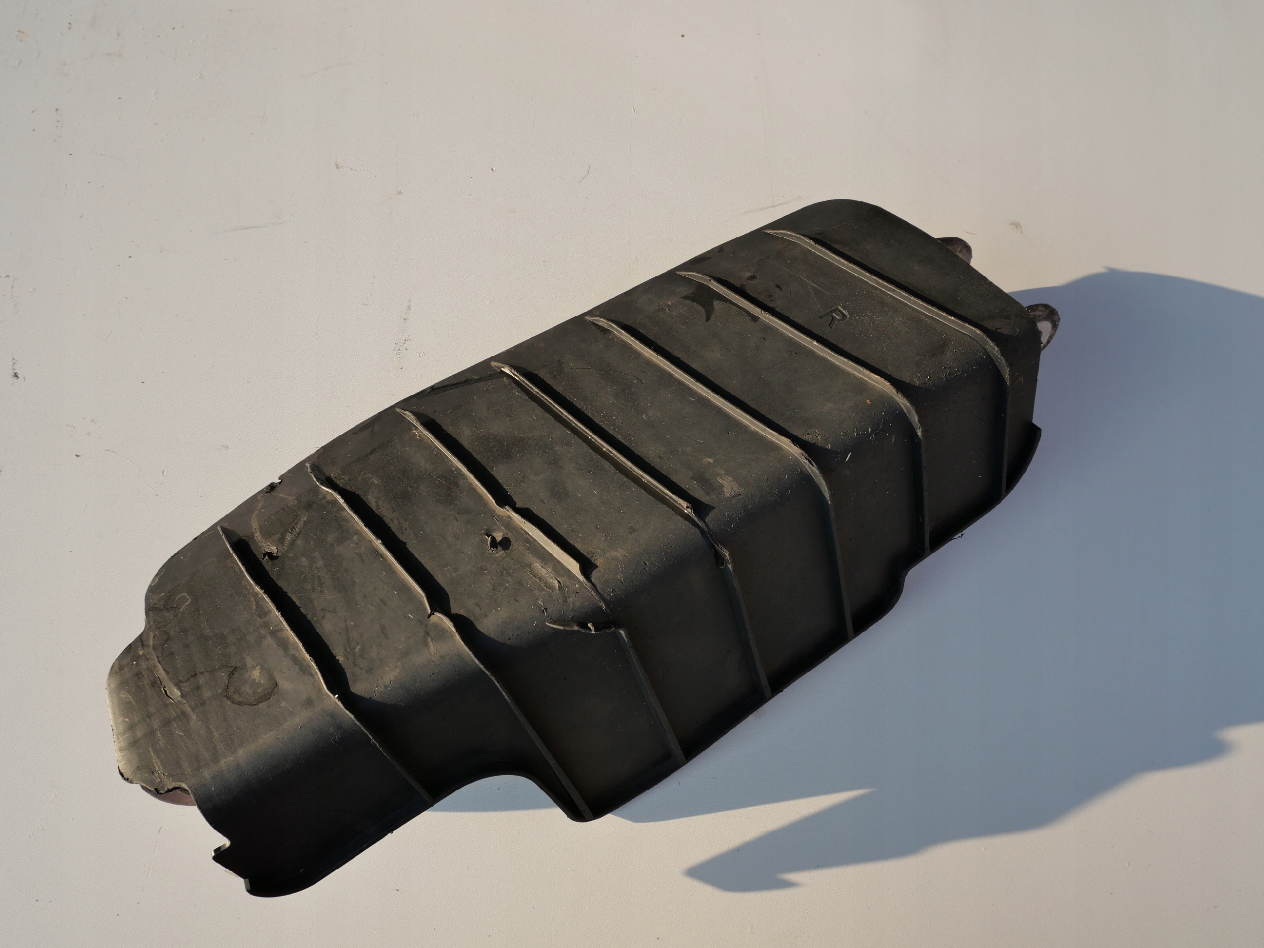 kar alsó hátsó Audi A4 8W B9 8W0505312E