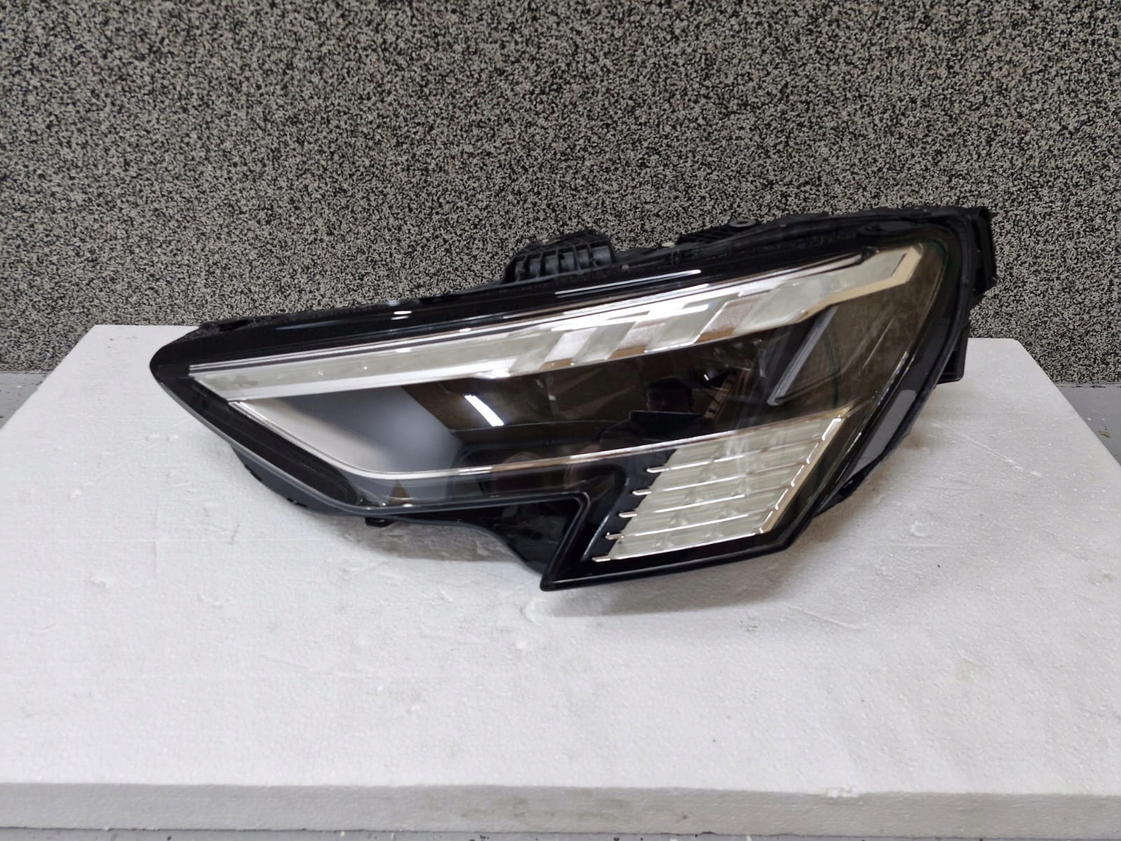 light left Audi A3 8Y FULL LED Matrix
