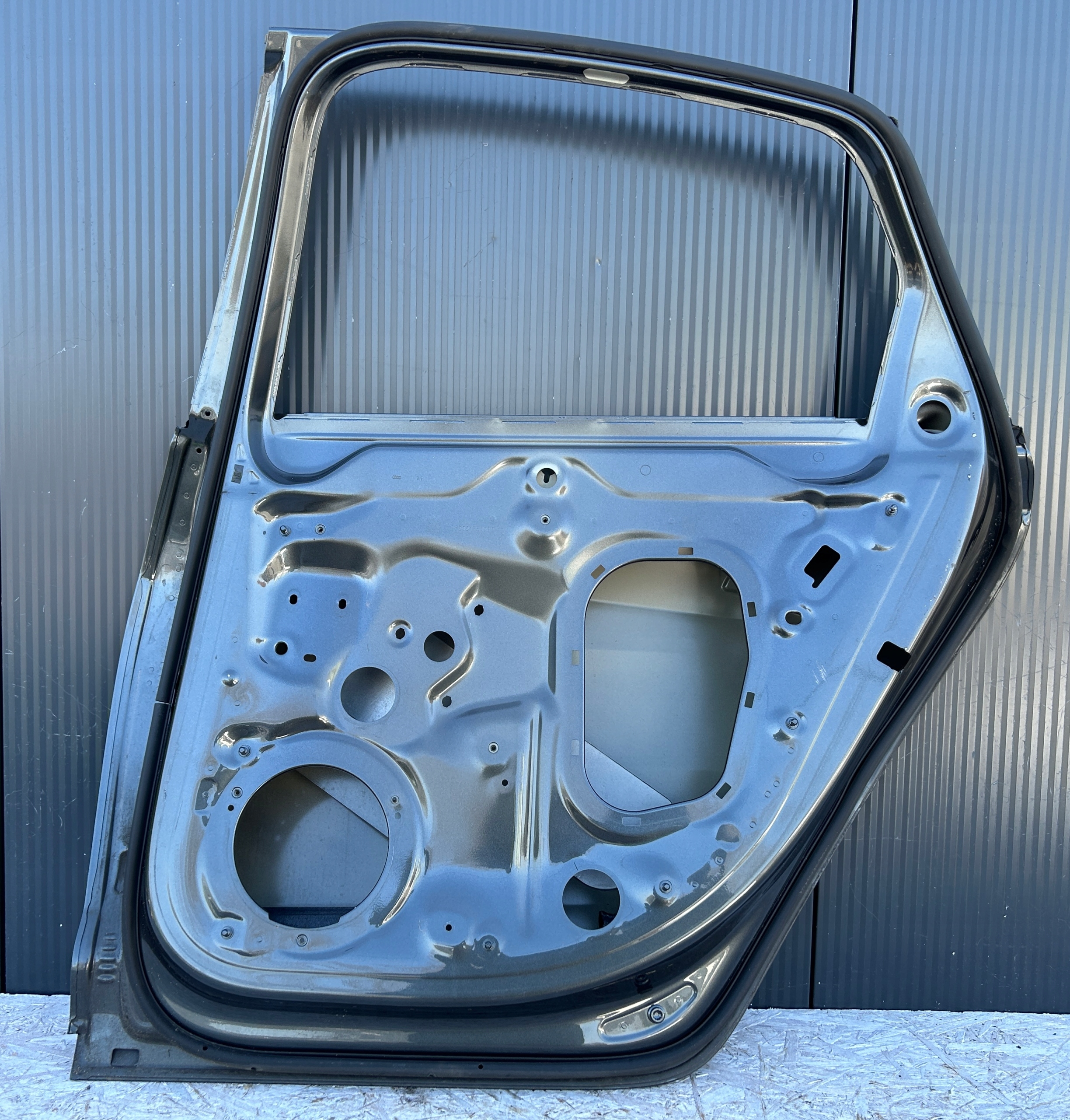 door right rear part rear. AUDI A6 C8 sedan