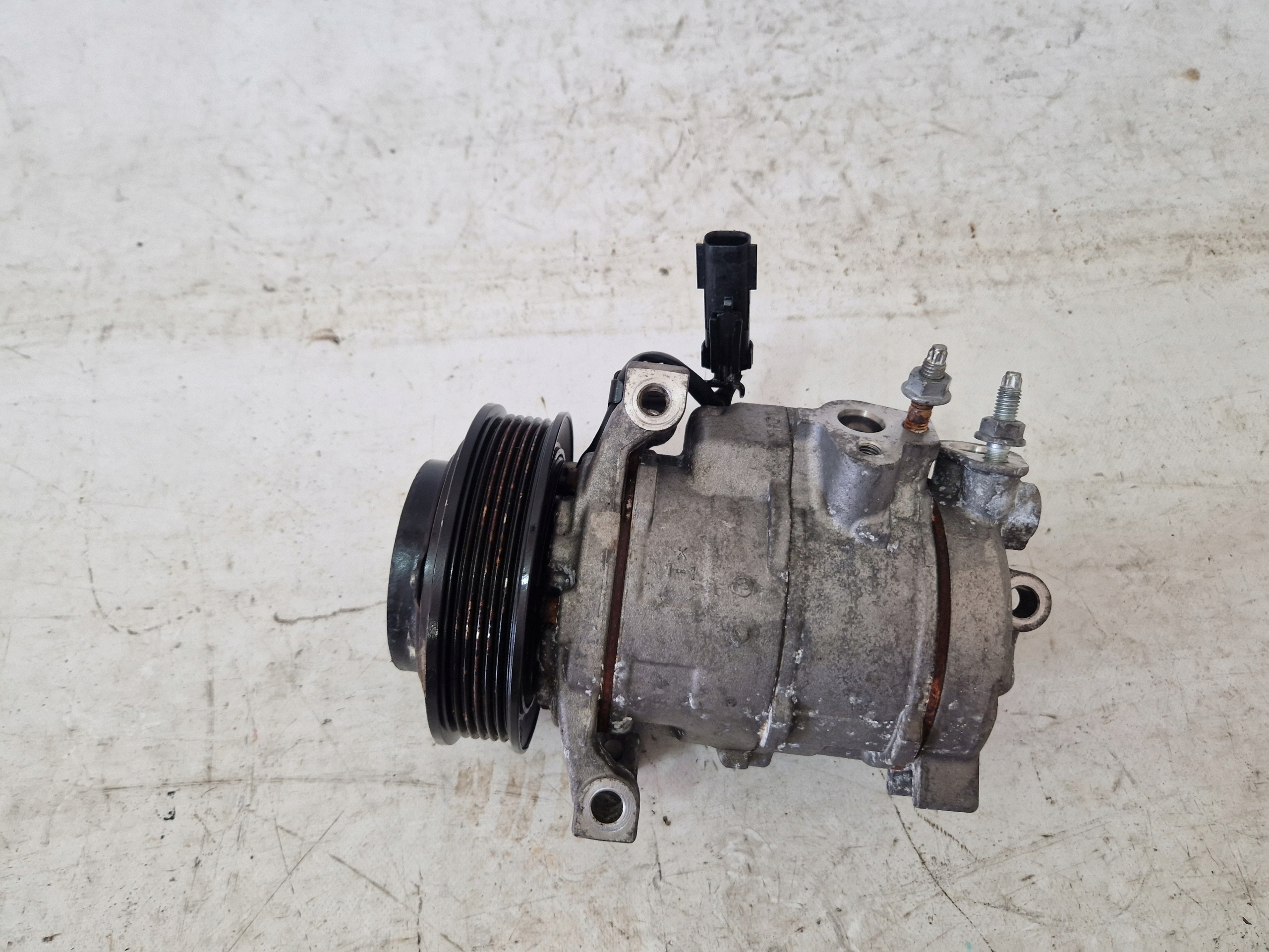 DODGE DURANGO 2015- 5.7 compressor; compressor of the air conditioning 68158260AA