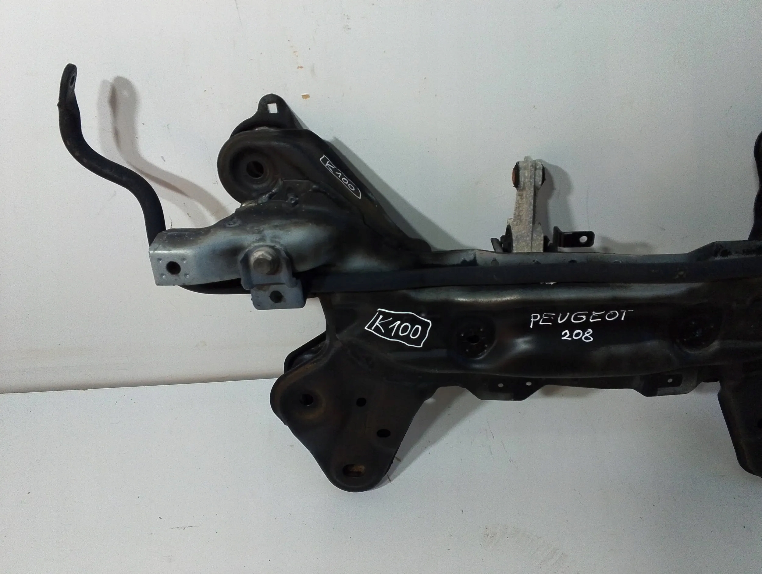 axle beam front Peugeot 208 and Citroen C3 (K100)