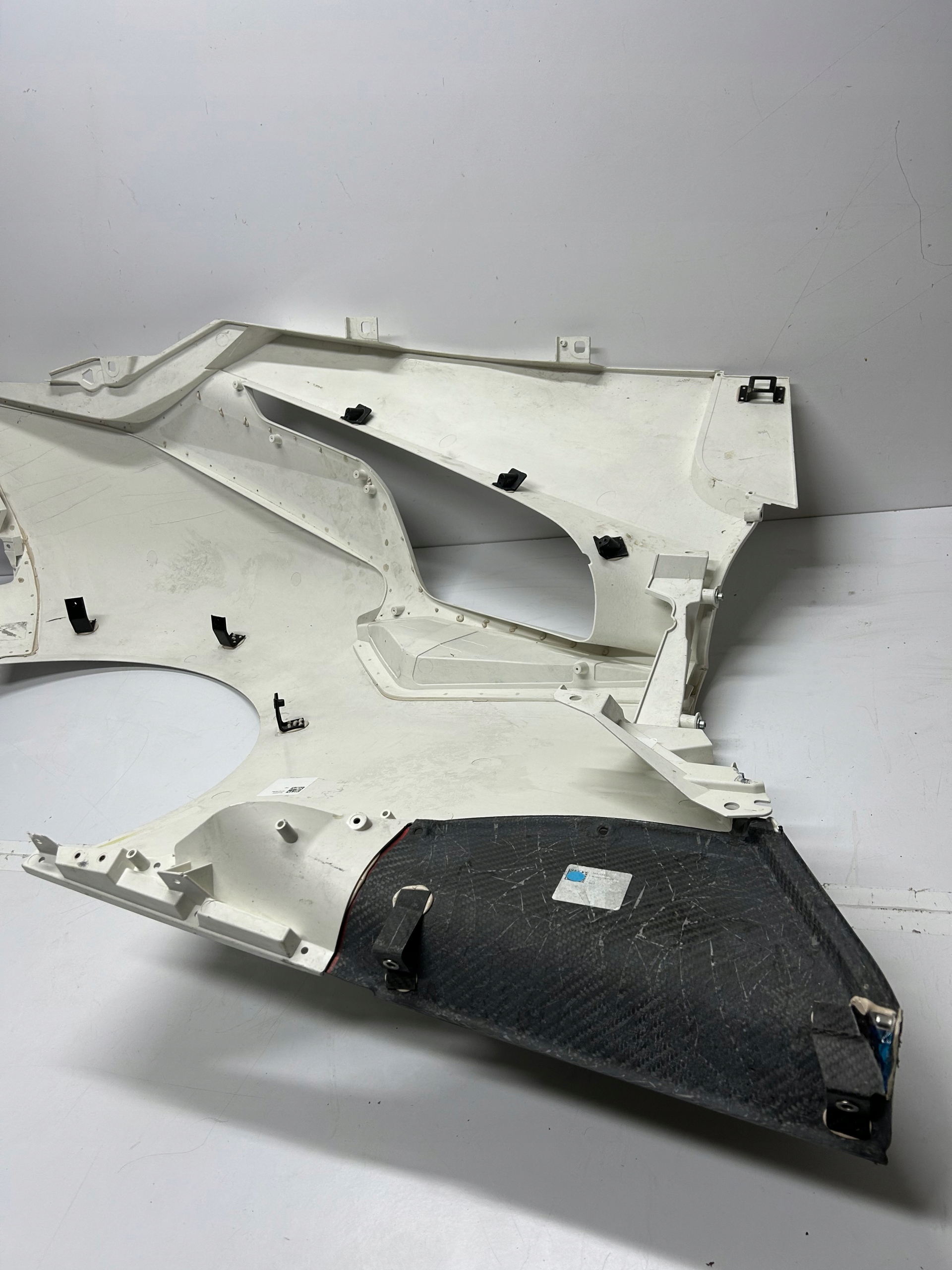 MASERATI MC20 fender rear left Carbon Rear Left Fender