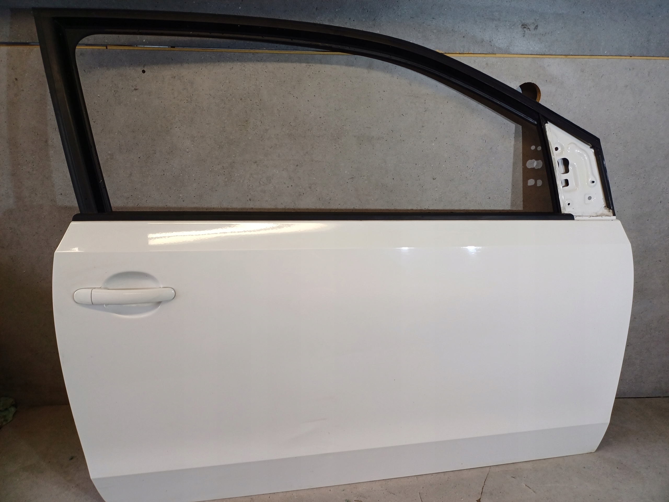 DRZWI PRAWE SEAT MII, SKODA CITIGO ,VW UP 3D KOD LAKIERU