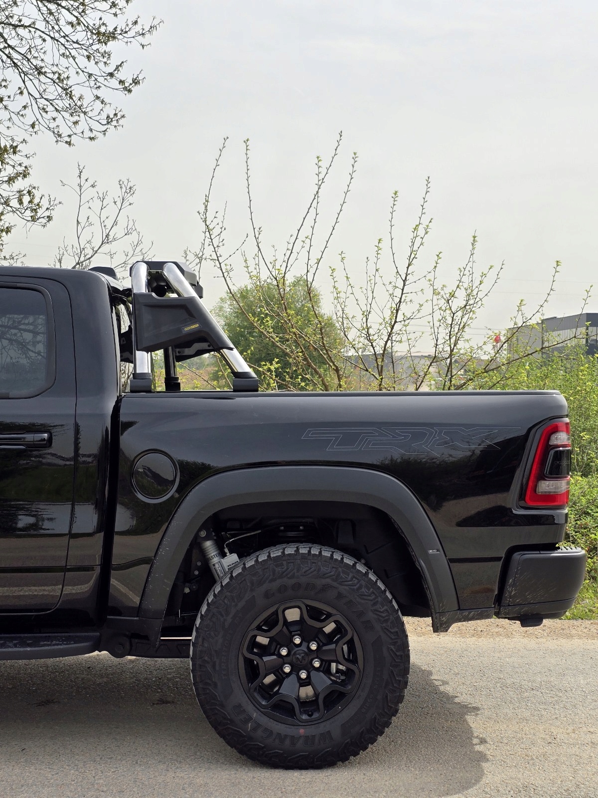 nissan NAVARA трубы хром