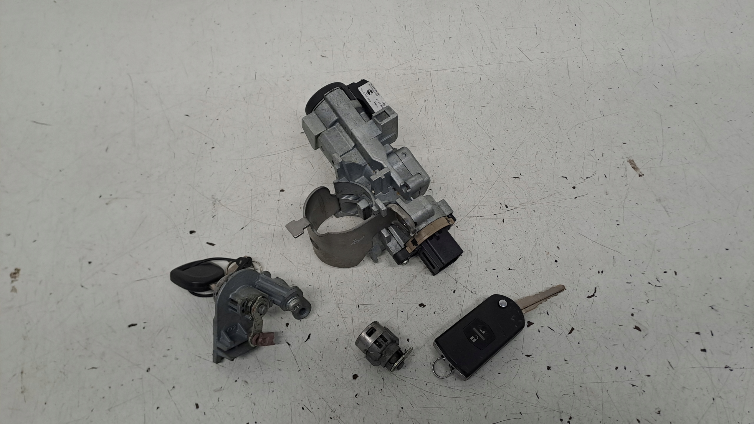 ignition wkladki kluczyki kpl Mazda 2 DY