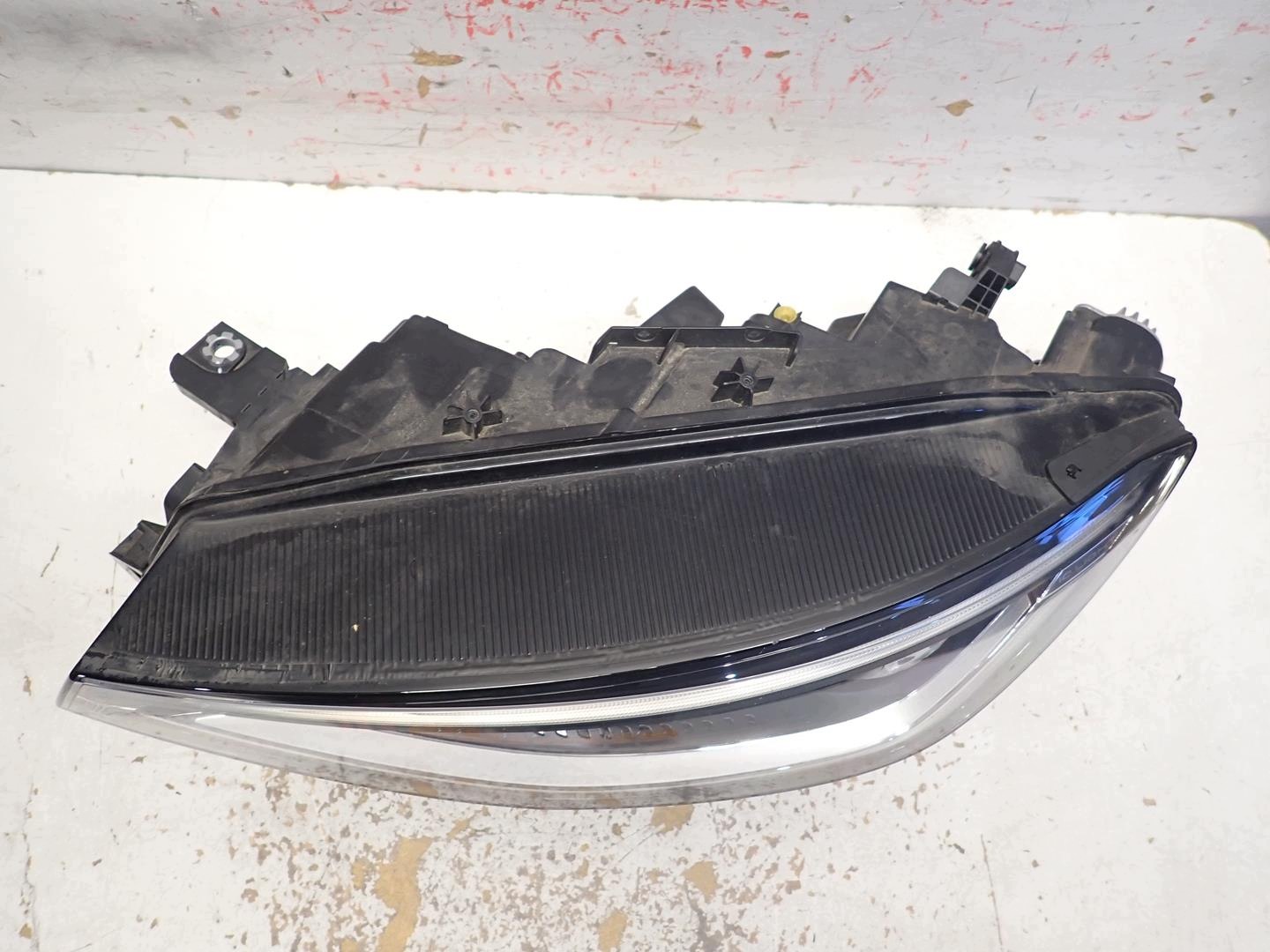 light front front left VW ID4 2020- FULL LED 11A941035M
