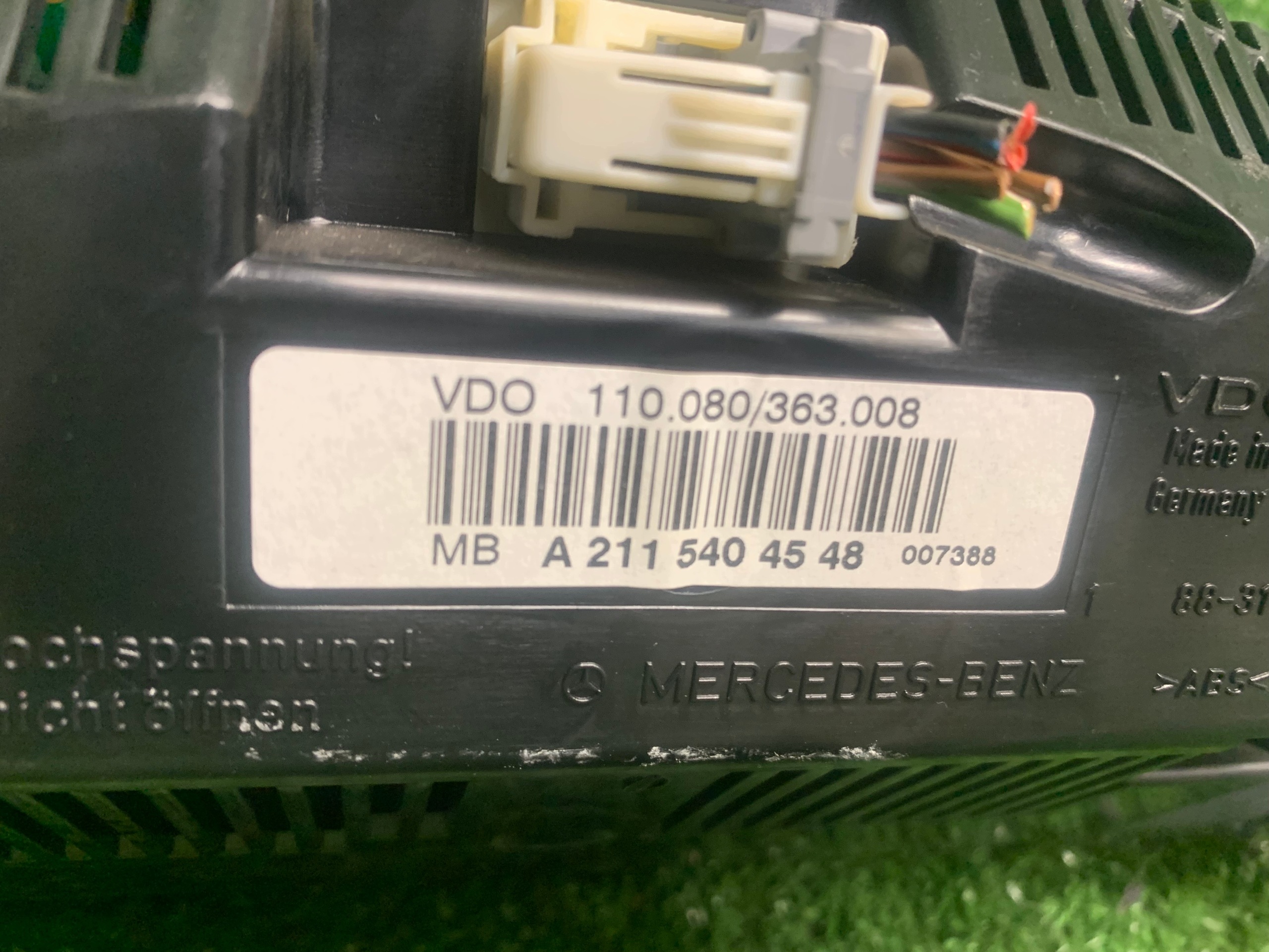 MERCEDES E-KLASA W211 LIFT 3,0 CDI AUTOMAT dials clock A2115404548