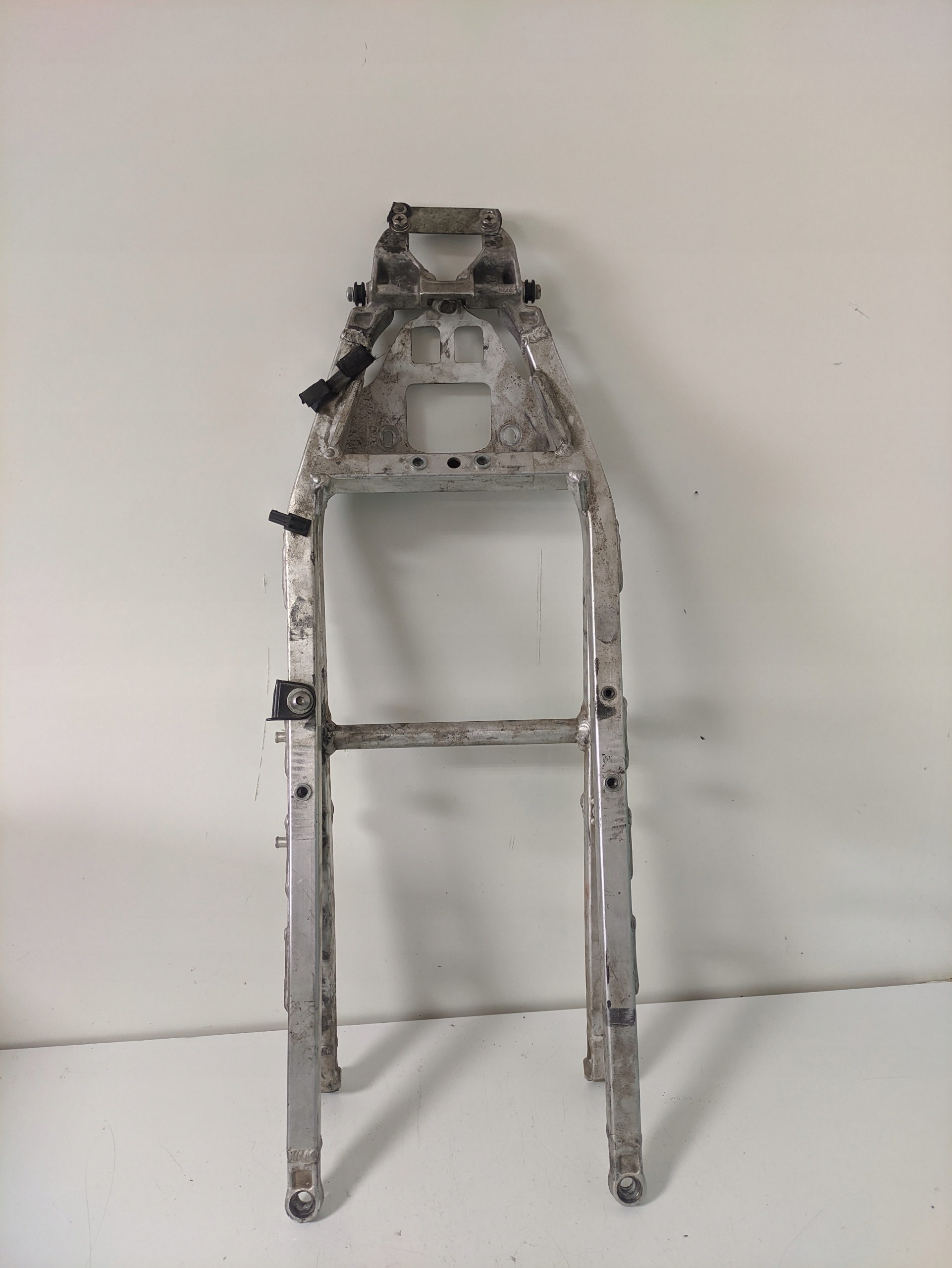 Стелаж задній APRILIA RSV4 2011