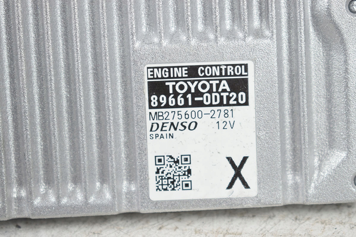 computer control unit TOYOTA YARIS III 89661-0DT20