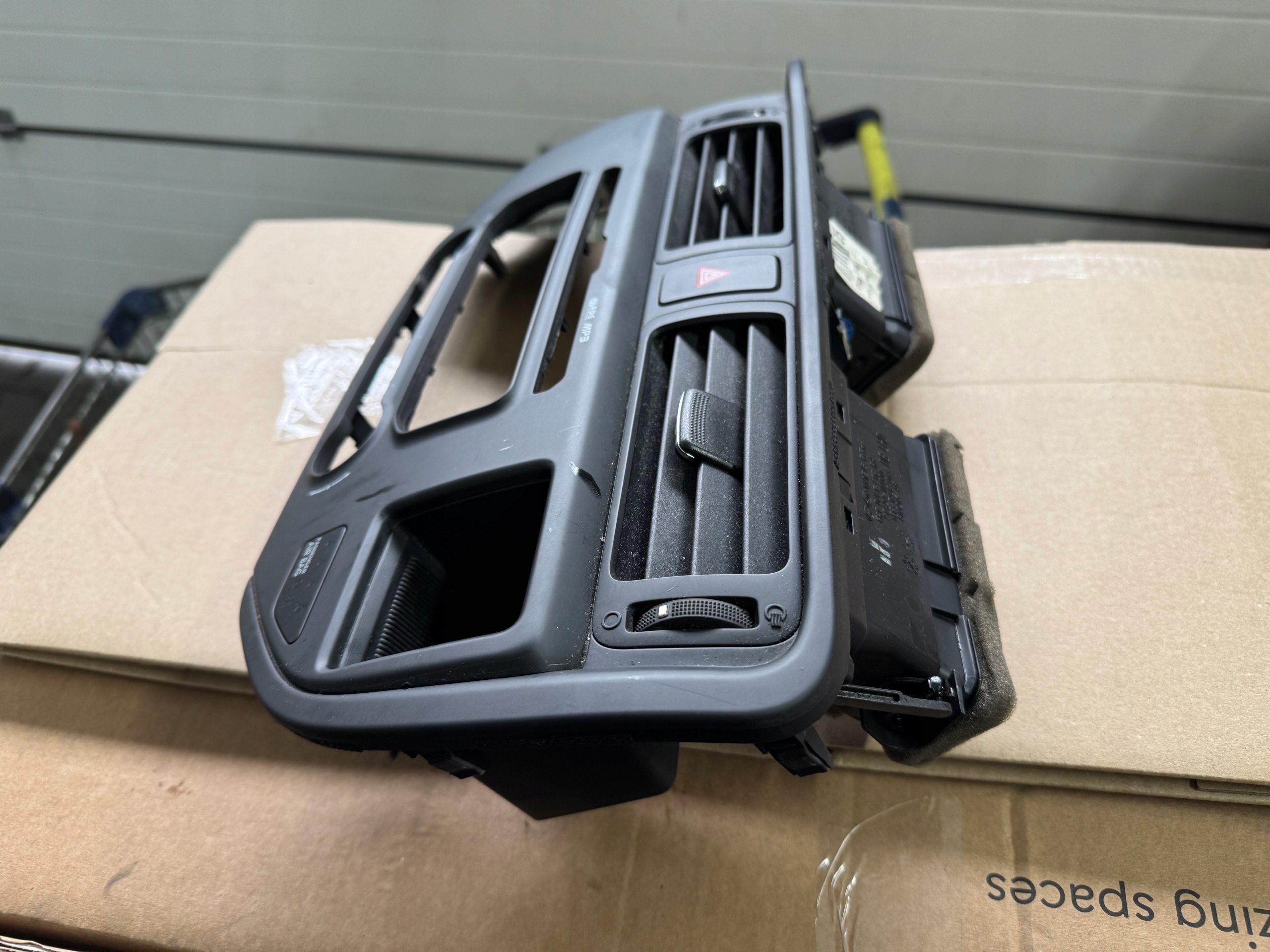 RIO III 12R frame grid air conditioning devices central intake air 84741-1W110